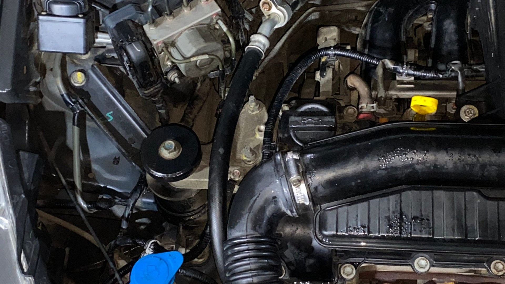 View 2017 Maruti Suzuki 1000 Base Variant Image 3 Used 2017 Maruti Suzuki 1000 Base Variant Image 3