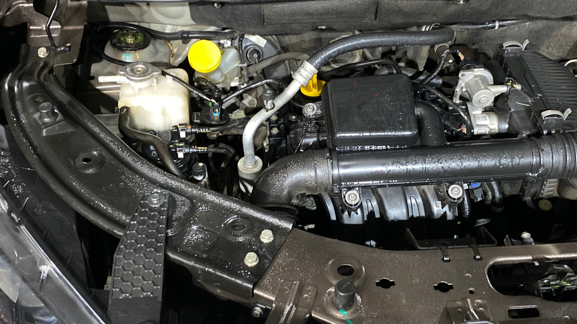 View 2022 Nissan Magnite XV Image 3 Used 2022 Nissan Magnite XV Image 3