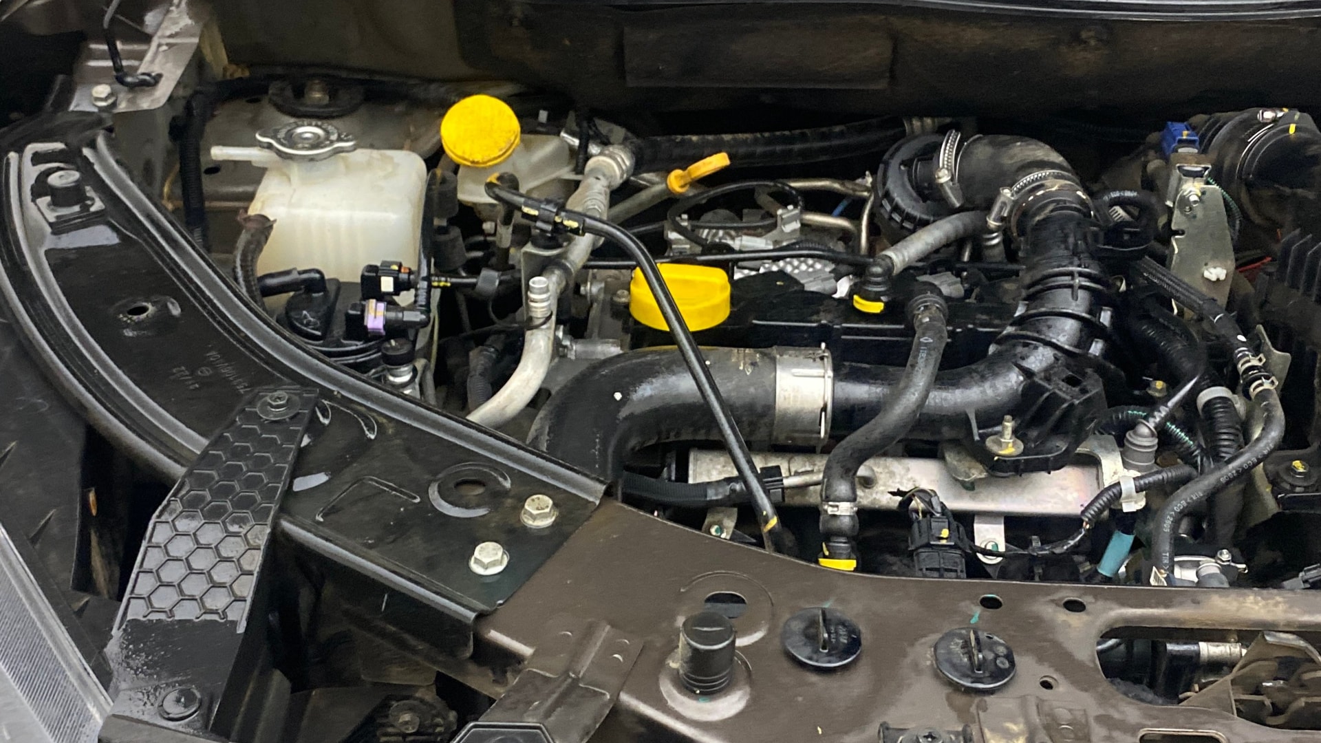 View 2022 Nissan Magnite Turbo XV CVT Image 3 Used 2022 Nissan Magnite Turbo XV CVT Image 3