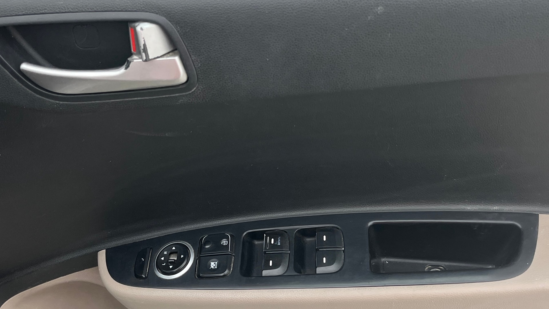 View 2015 Hyundai Grand i10 Asta AT 1.2 Kappa VTVT Image 34 Used 2015 Hyundai Grand i10 Asta AT 1.2 Kappa VTVT Image 34