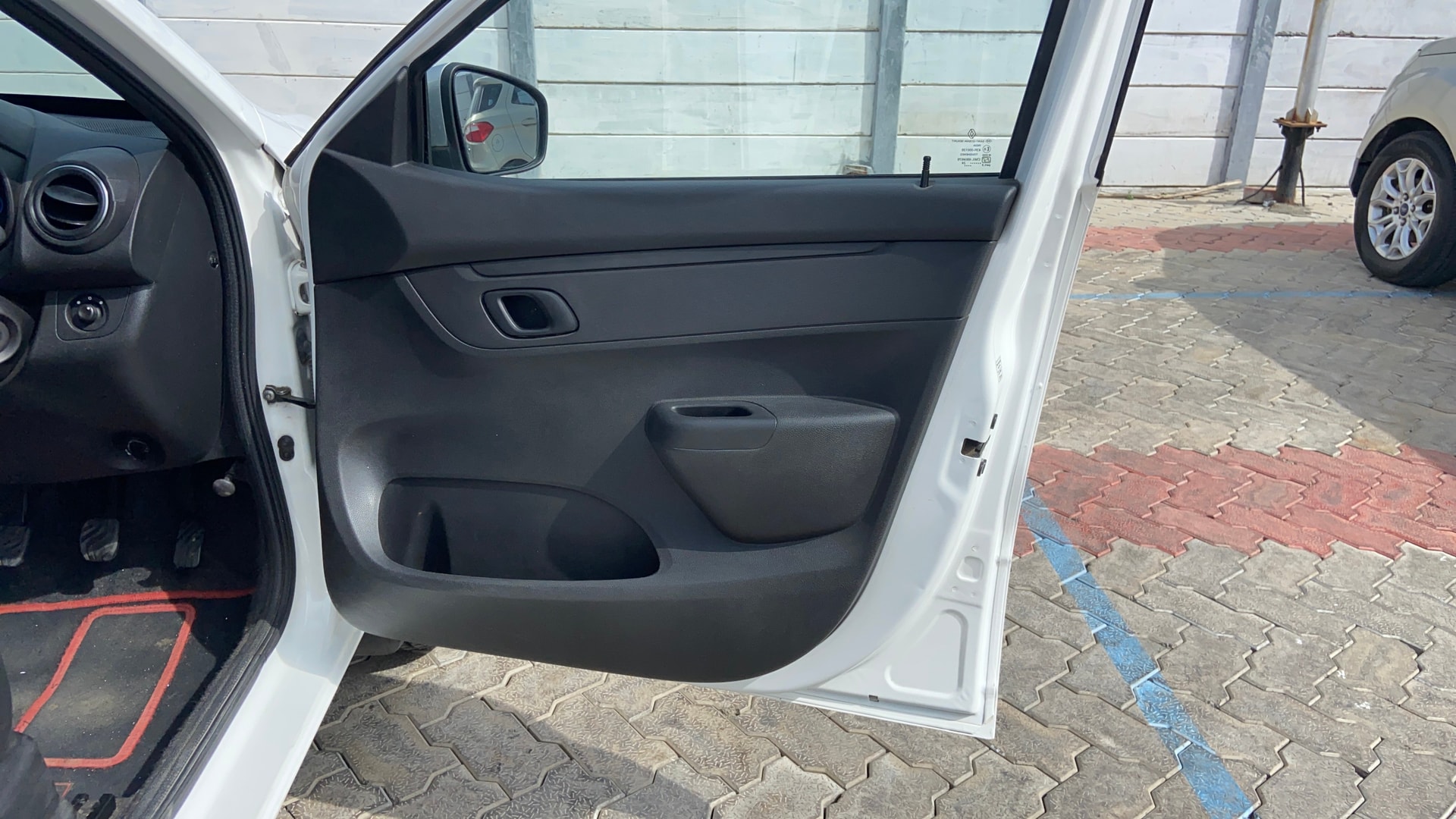 View 2024 Renault Kwid RXT 1.0 Image 32 Used 2024 Renault Kwid RXT 1.0 Image 32