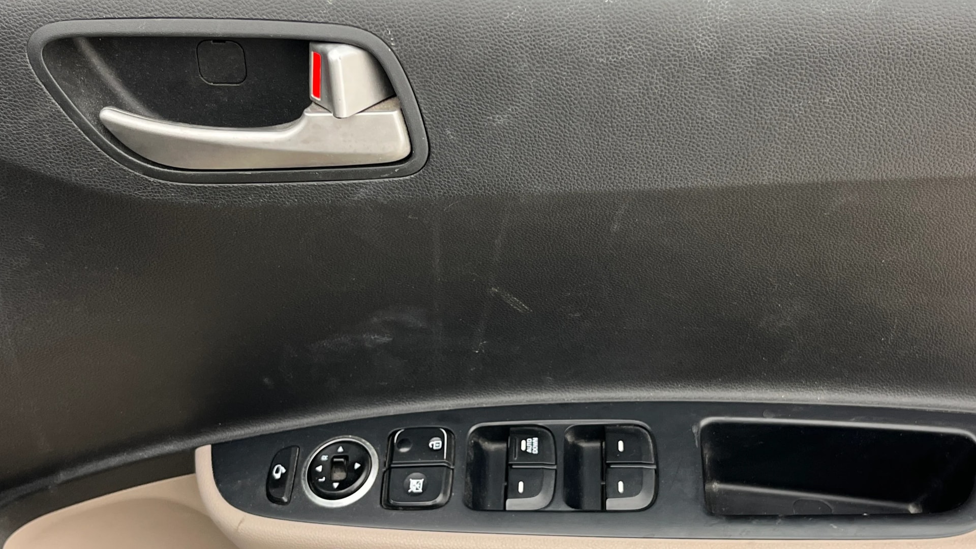 View 2014 Hyundai Grand i10 1.2 Asta Petrol Image 32 Used 2014 Hyundai Grand i10 1.2 Asta Petrol Image 32
