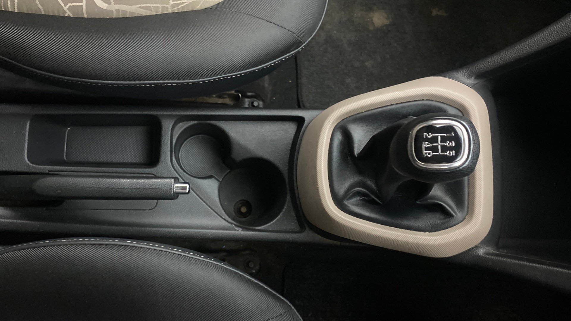 View 2016 Hyundai Grand i10 Sportz 1.2 Kappa Image 37 Used 2016 Hyundai Grand i10 Sportz 1.2 Kappa Image 37