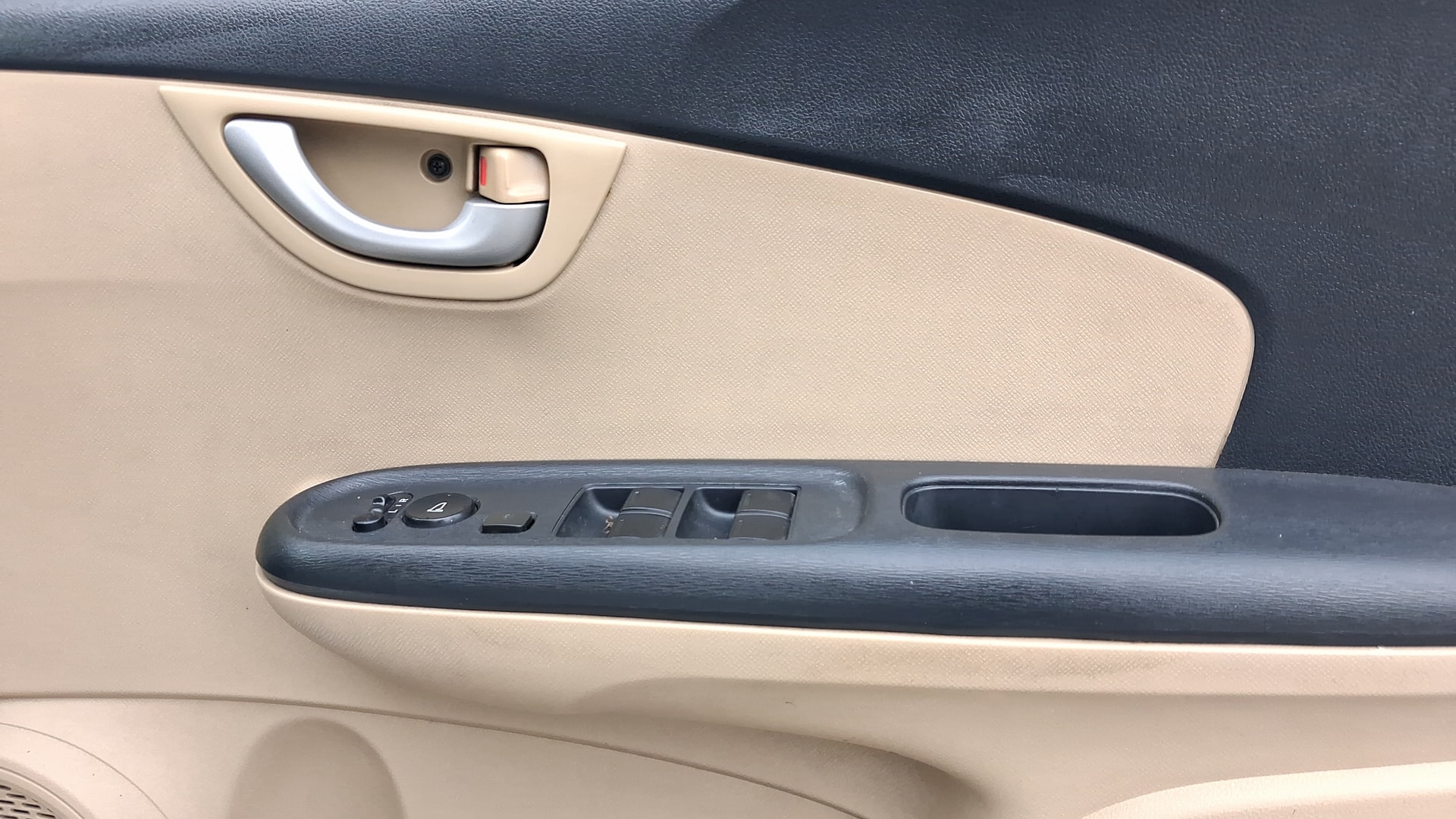 View 2016 Honda Amaze E MT Petrol BS IV Image 34 Used 2016 Honda Amaze E MT Petrol BS IV Image 34