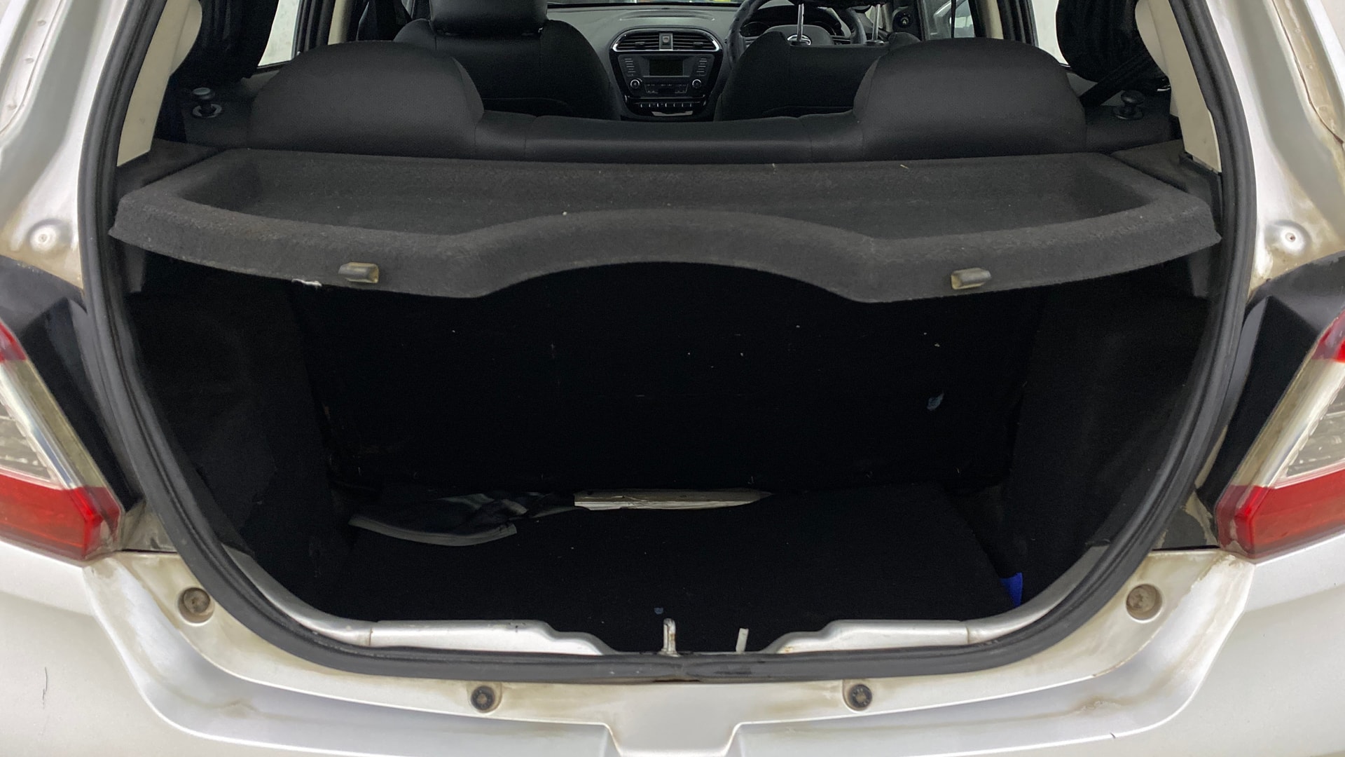 View 2018 Tata Tiago Revotorq XB Image 10 Used 2018 Tata Tiago Revotorq XB Image 10