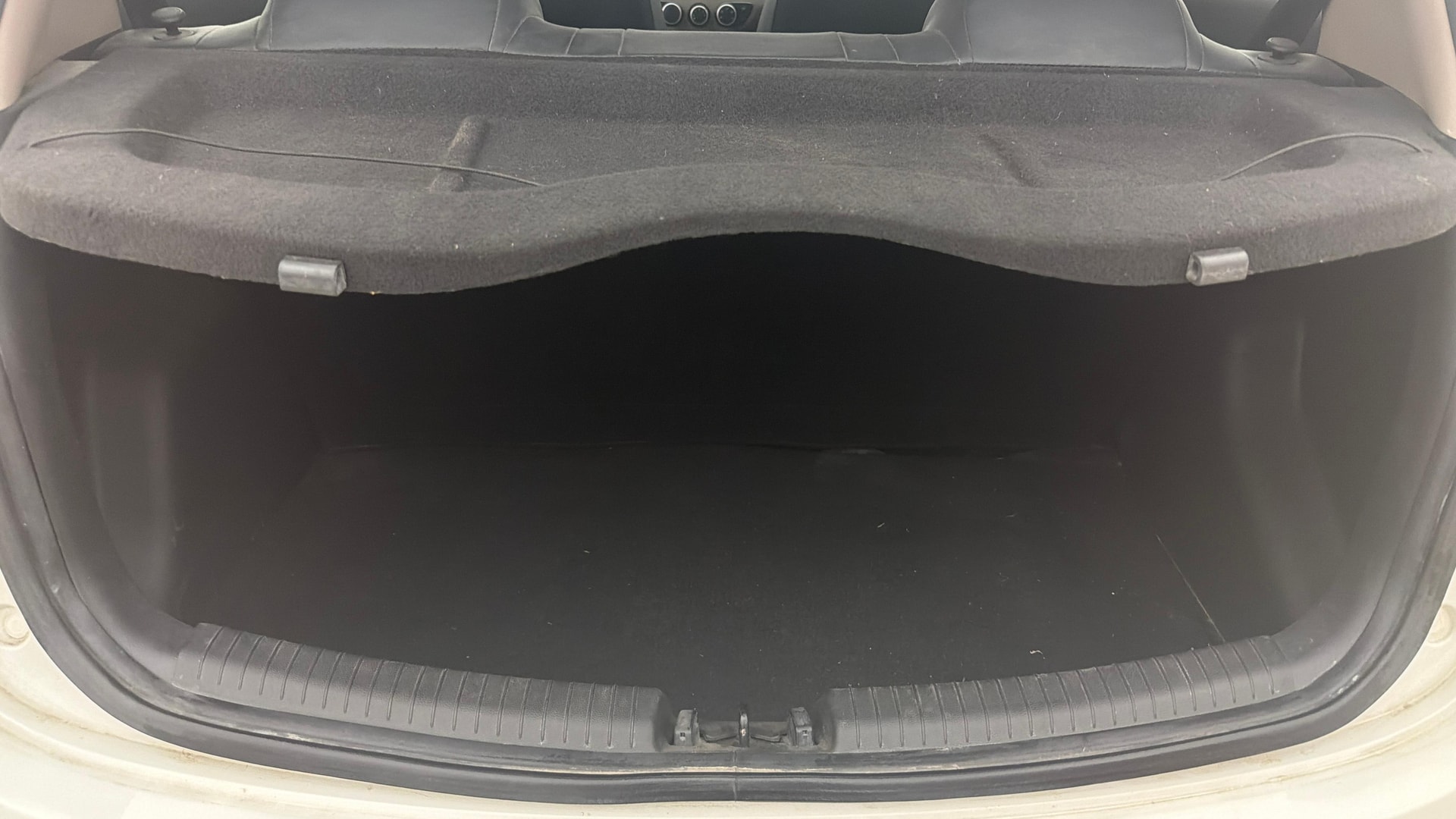View 2017 Hyundai Grand i10 1.2 Magna Petrol AT Image 10 Used 2017 Hyundai Grand i10 1.2 Magna Petrol AT Image 10