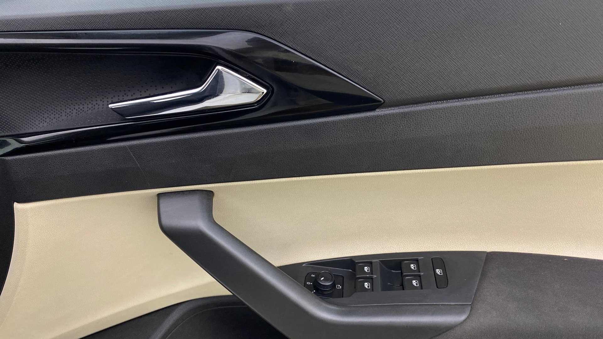 View 2023 Skoda Slavia Ambition 1.0 TSI MT Image 34 Used 2023 Skoda Slavia Ambition 1.0 TSI MT Image 34