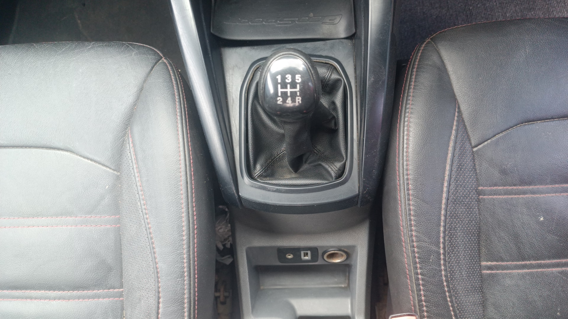View 2015 Ford EcoSport 1.5 TDCi Diesel Ambiente BS IV Image 39 Used 2015 Ford EcoSport 1.5 TDCi Diesel Ambiente BS IV Image 39