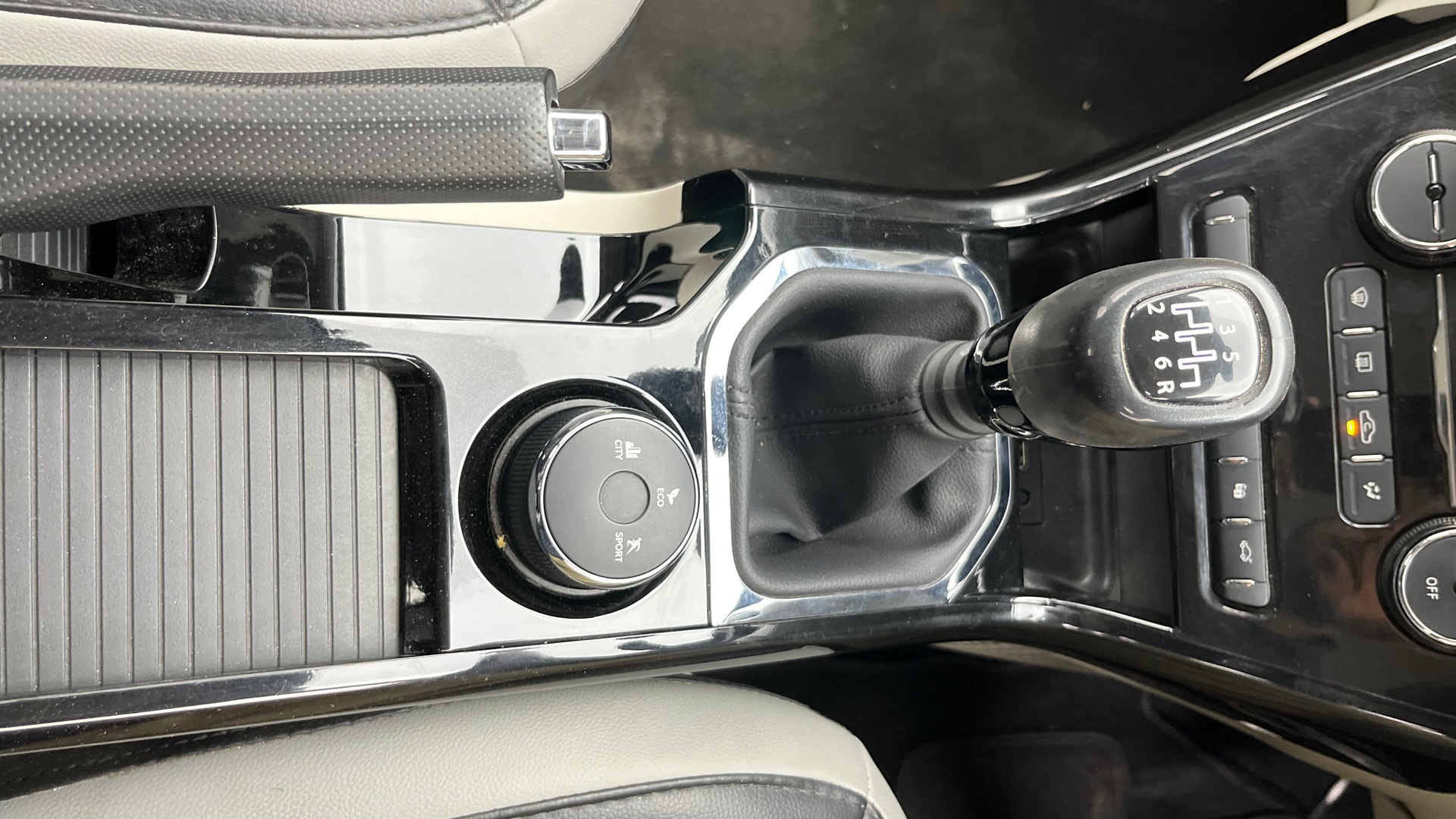 View 2022 Tata Nexon Revotron XE Image 39 Used 2022 Tata Nexon Revotron XE Image 39