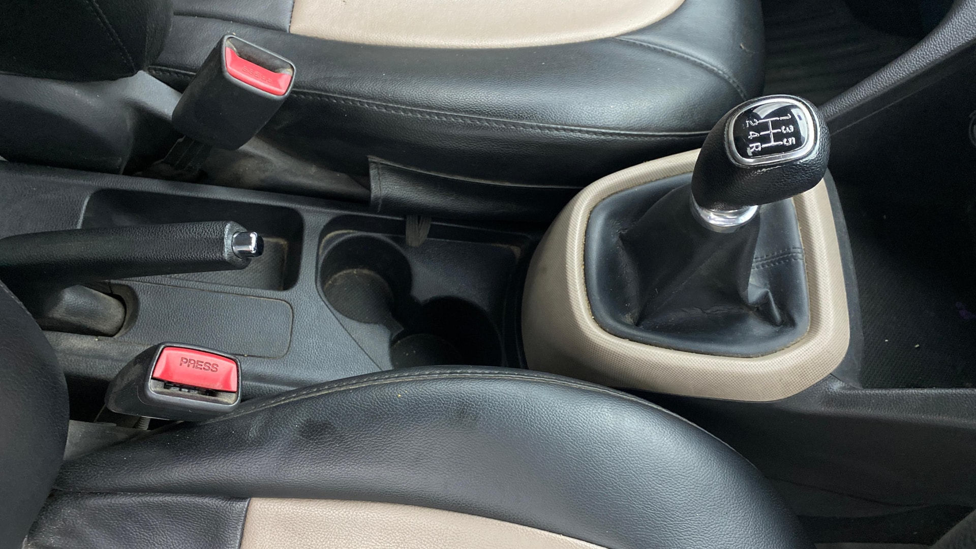 View 2016 Hyundai Grand i10 Sportz 1.2 Kappa Image 37 Used 2016 Hyundai Grand i10 Sportz 1.2 Kappa Image 37