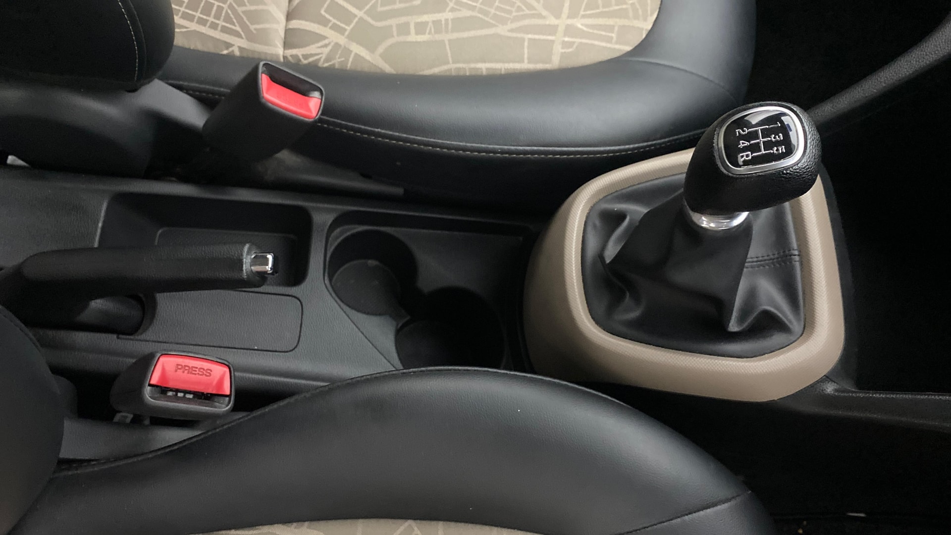 View 2017 Hyundai Grand i10 Sportz 1.2 Kappa Image 37 Used 2017 Hyundai Grand i10 Sportz 1.2 Kappa Image 37