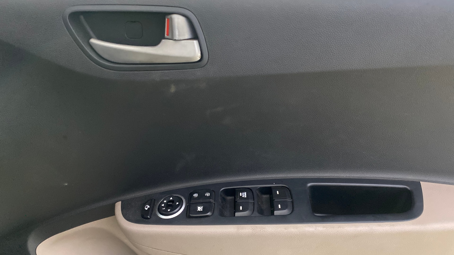 View 2015 Hyundai Grand i10 Asta AT 1.2 Kappa VTVT Image 32 Used 2015 Hyundai Grand i10 Asta AT 1.2 Kappa VTVT Image 32