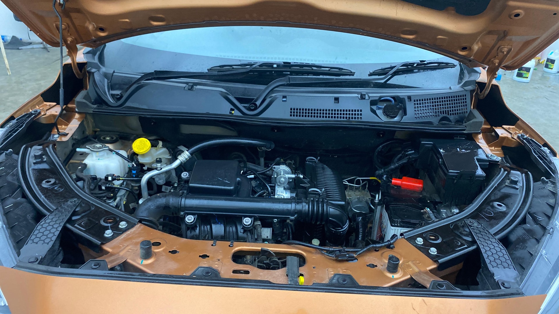 View 2025 Nissan Magnite Tekna B4D 1.0 Petrol AMT Image 43 Used 2025 Nissan Magnite Tekna B4D 1.0 Petrol AMT Image 43