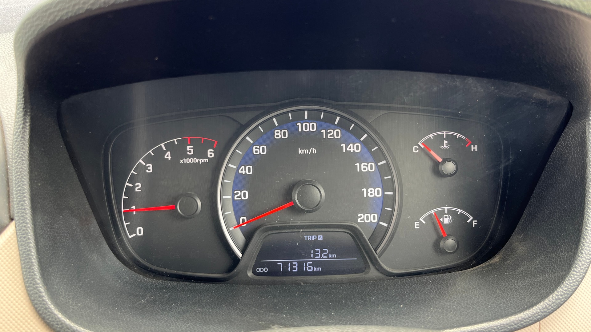 View 2014 Hyundai Xcent SX Diesel (O) Image 36 Used 2014 Hyundai Xcent SX Diesel (O) Image 36