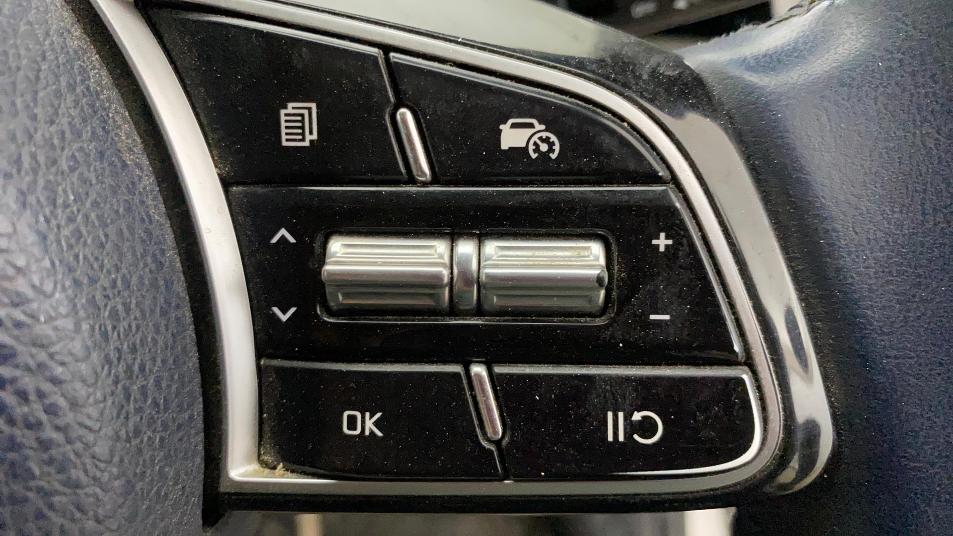 Used 2023 Kia Carens Used 2023 Kia Carens
