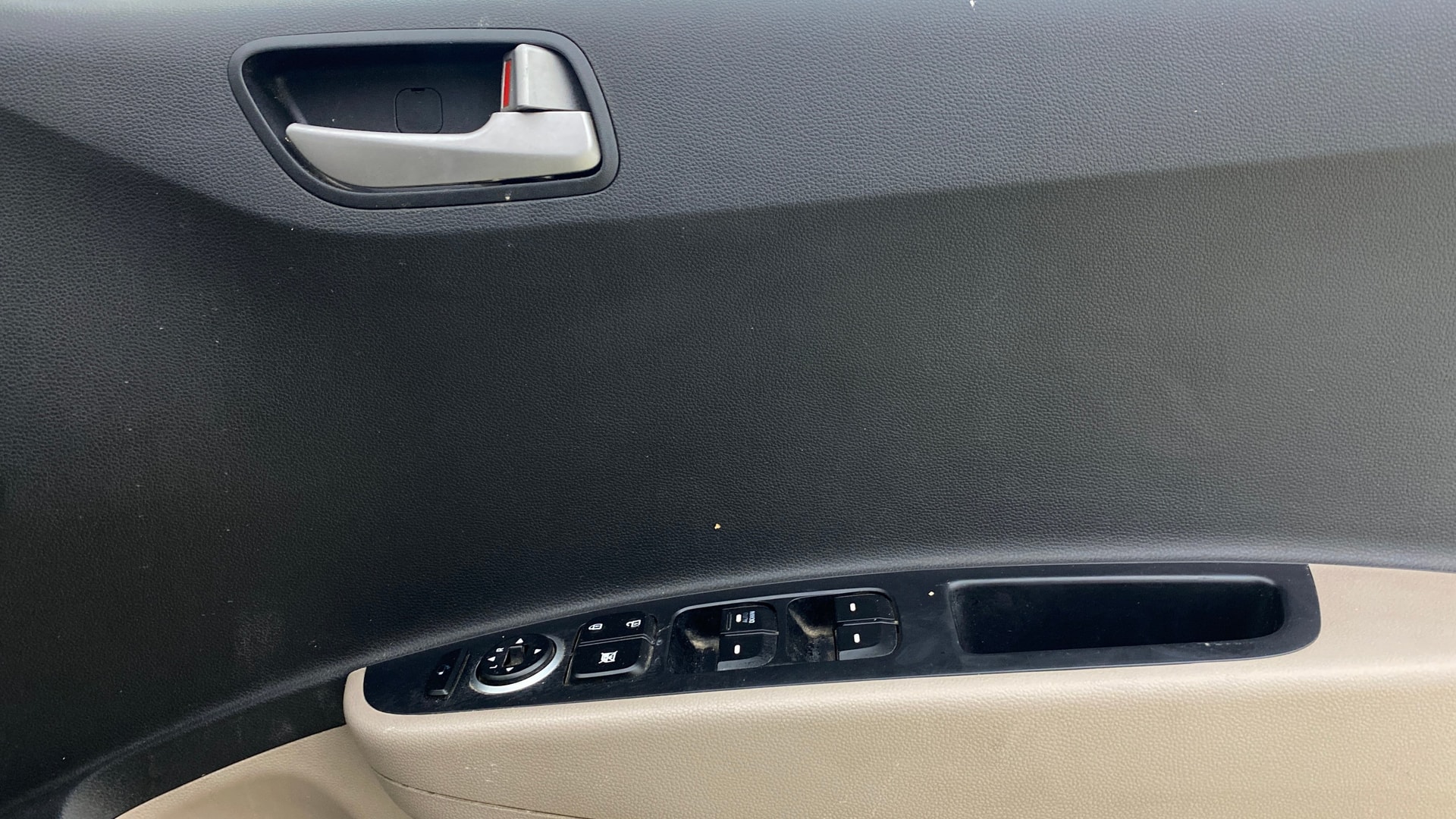 View 2015 Hyundai Grand i10 Sportz 1.2 Kappa Image 32 Used 2015 Hyundai Grand i10 Sportz 1.2 Kappa Image 32