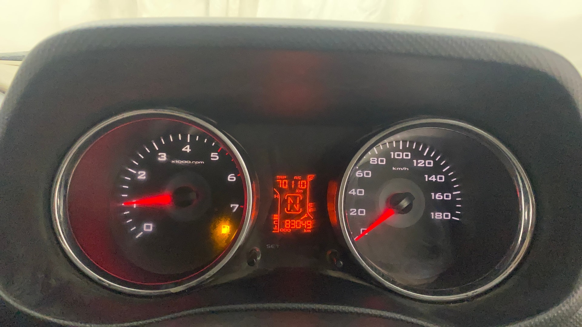 View 2017 Mahindra TUV300 T8 AMT Image 20 Used 2017 Mahindra TUV300 T8 AMT Image 20