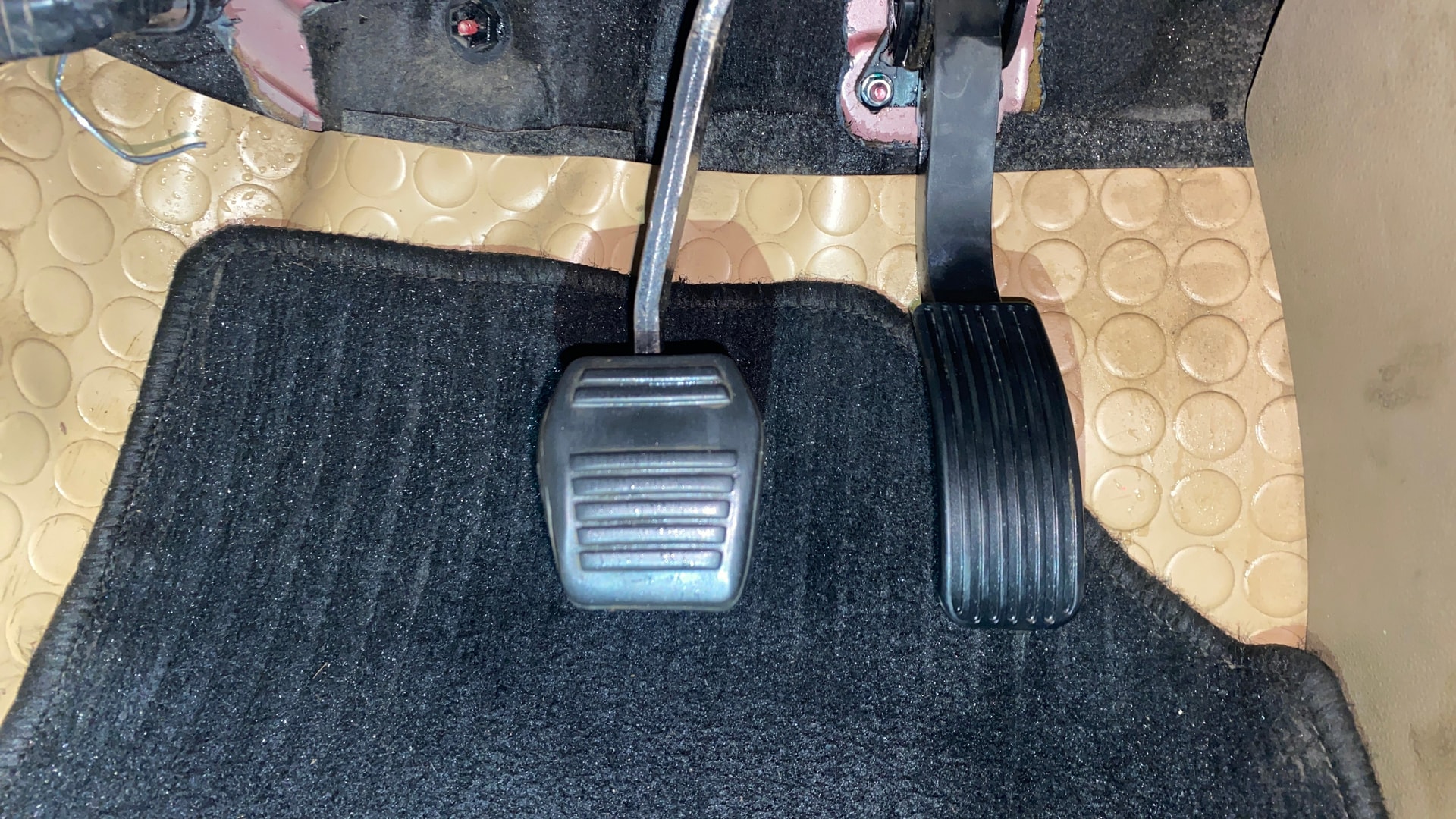 View 2017 Mahindra TUV300 T8 AMT Image 28 Used 2017 Mahindra TUV300 T8 AMT Image 28