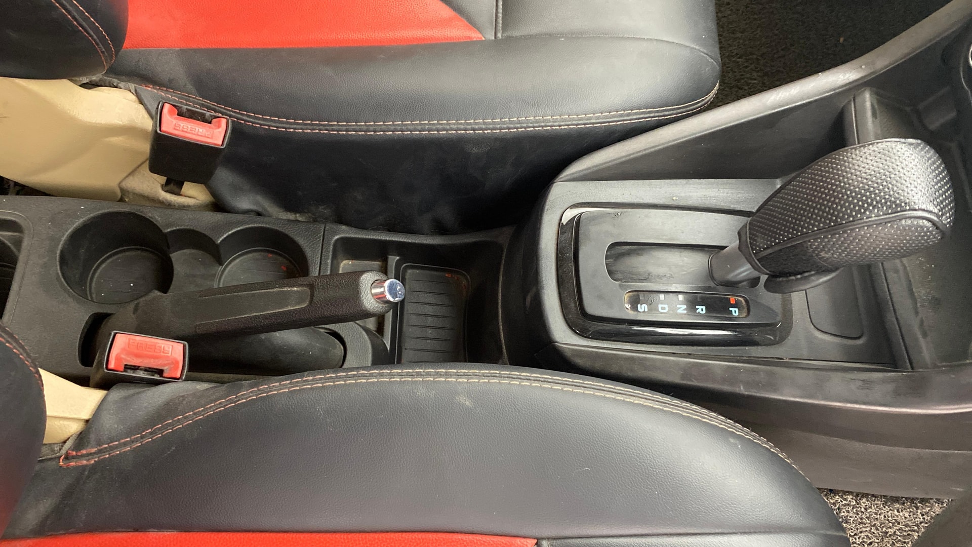 View 2015 Ford Figo Aspire 1.2P Ambiente MT BS IV Image 38 Used 2015 Ford Figo Aspire 1.2P Ambiente MT BS IV Image 38