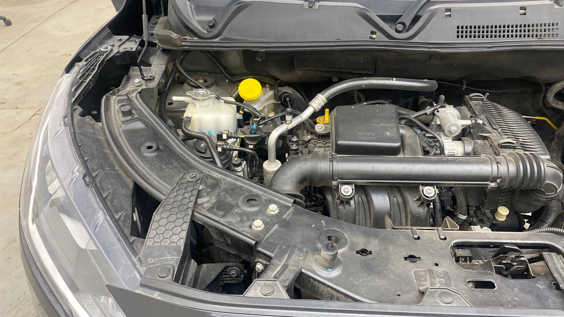 View 2024 Nissan Magnite XE Image 3 Used 2024 Nissan Magnite XE Image 3