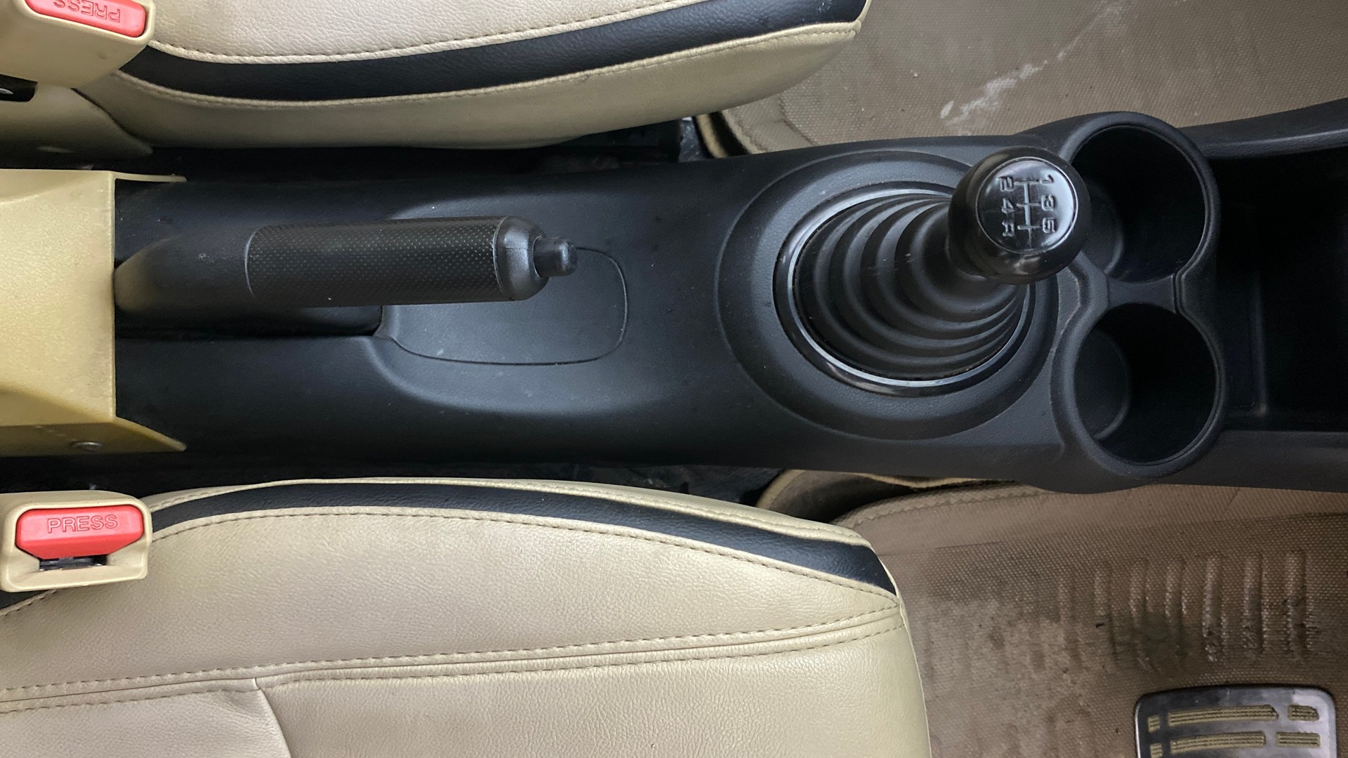 View 2015 Honda Amaze E MT Petrol BS IV Image 38 Used 2015 Honda Amaze E MT Petrol BS IV Image 38