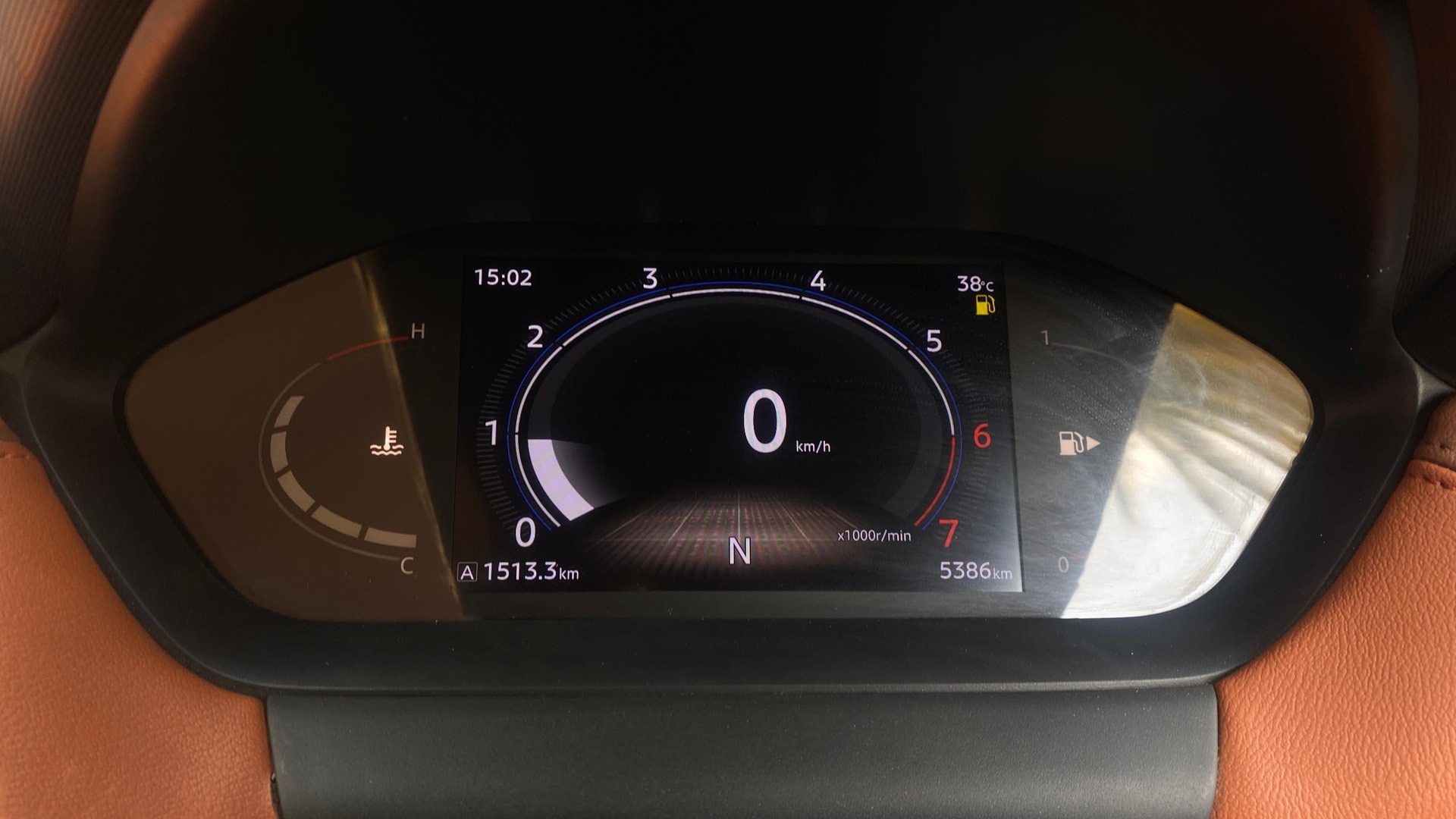 View 2024 Nissan Magnite Tekna B4D 1.0 Petrol AMT Dual Tone Image 35 Used 2024 Nissan Magnite Tekna B4D 1.0 Petrol AMT Dual Tone Image 35