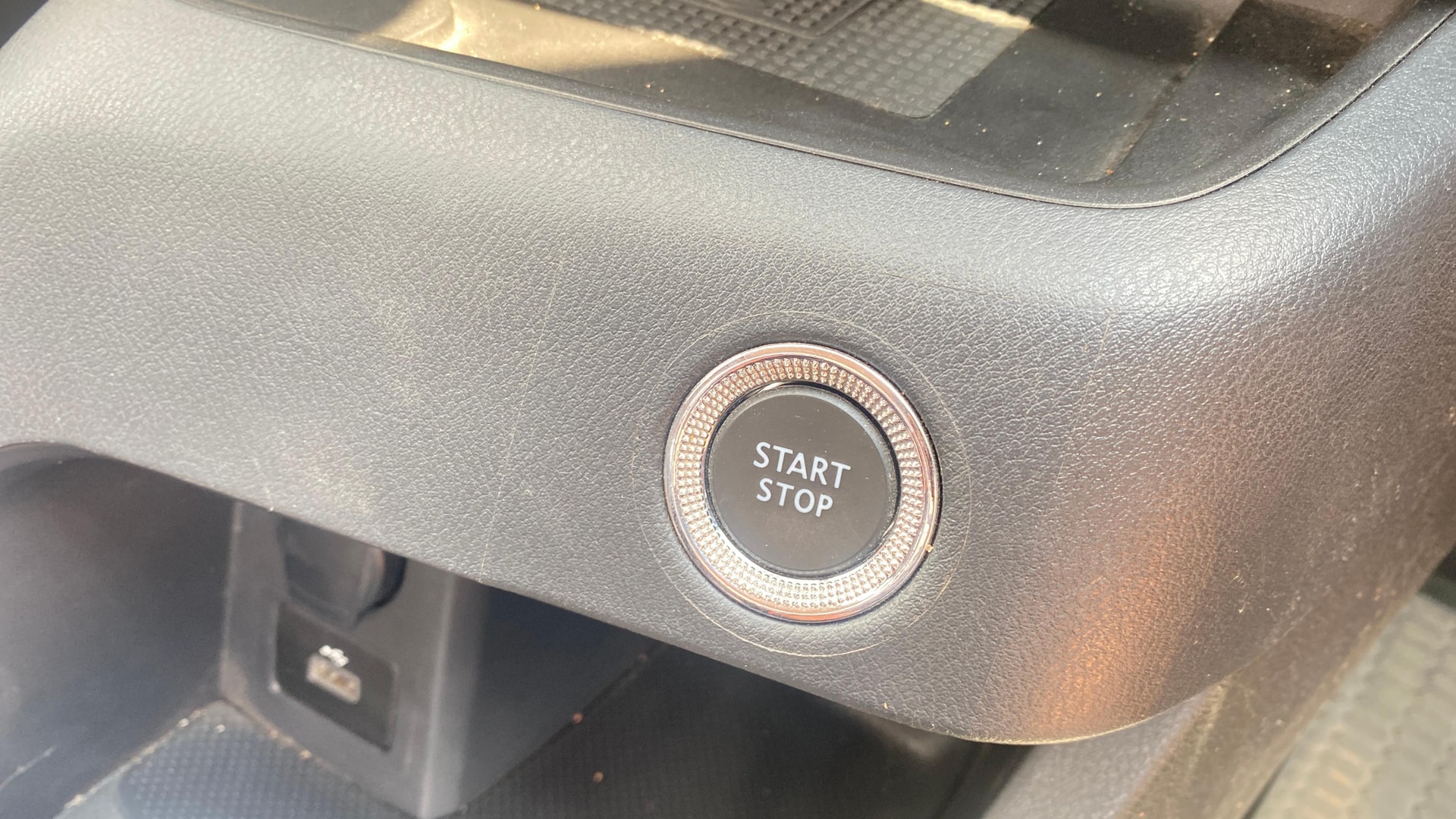 View 2024 Nissan Magnite Tekna B4D 1.0 Petrol AMT Dual Tone Image 34 Used 2024 Nissan Magnite Tekna B4D 1.0 Petrol AMT Dual Tone Image 34