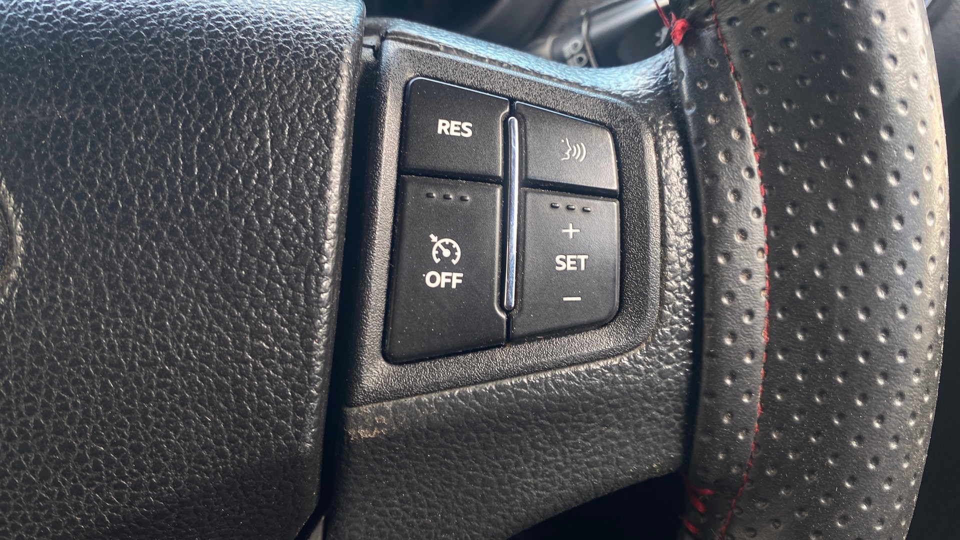 View 2022 Mahindra Thar AX Standard Manual Soft Top 6 Seater Image 3 Used 2022 Mahindra Thar AX Standard Manual Soft Top 6 Seater Image 3