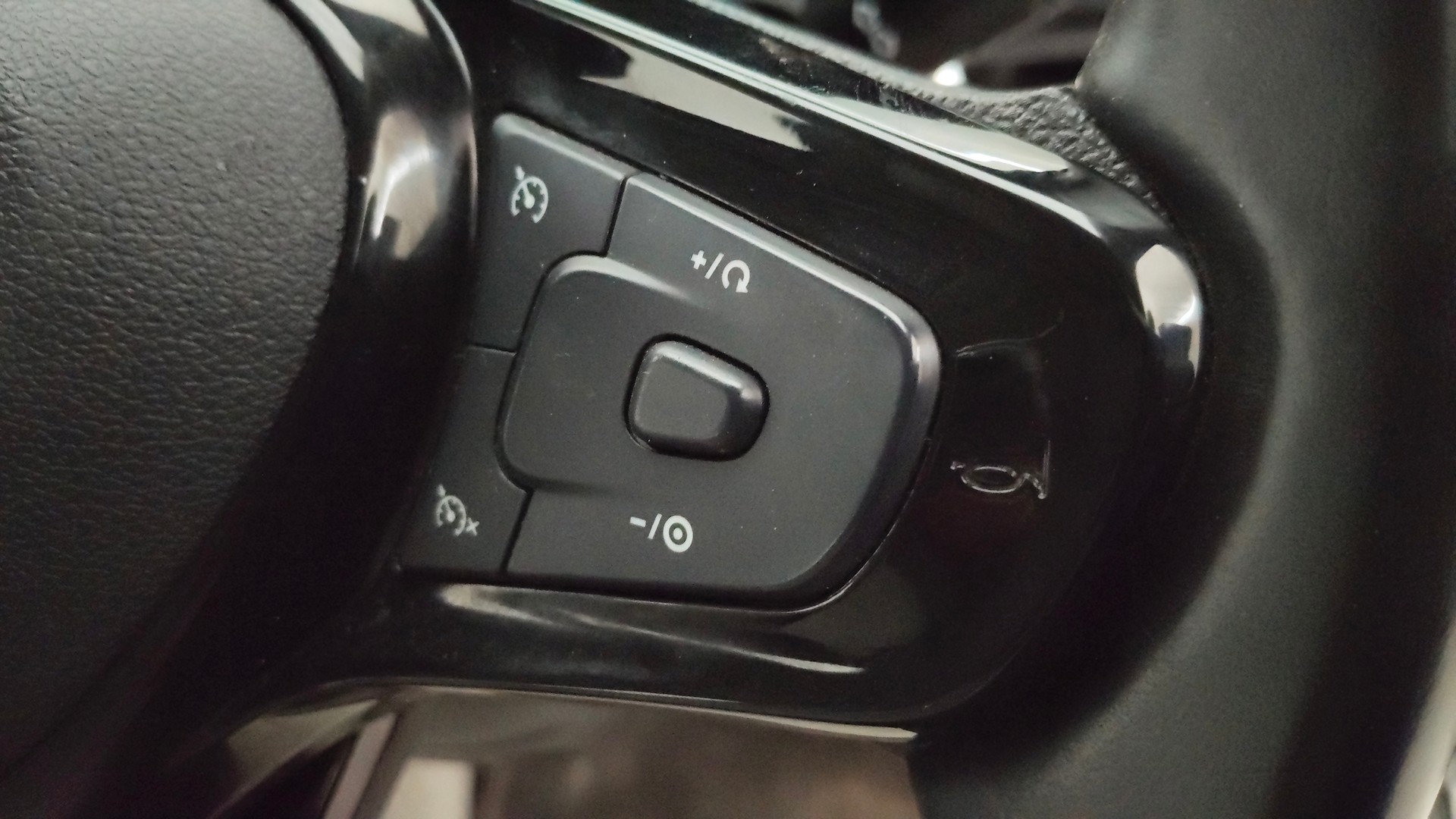 View 2022 Tata Nexon Revotron XE Image 3 Used 2022 Tata Nexon Revotron XE Image 3