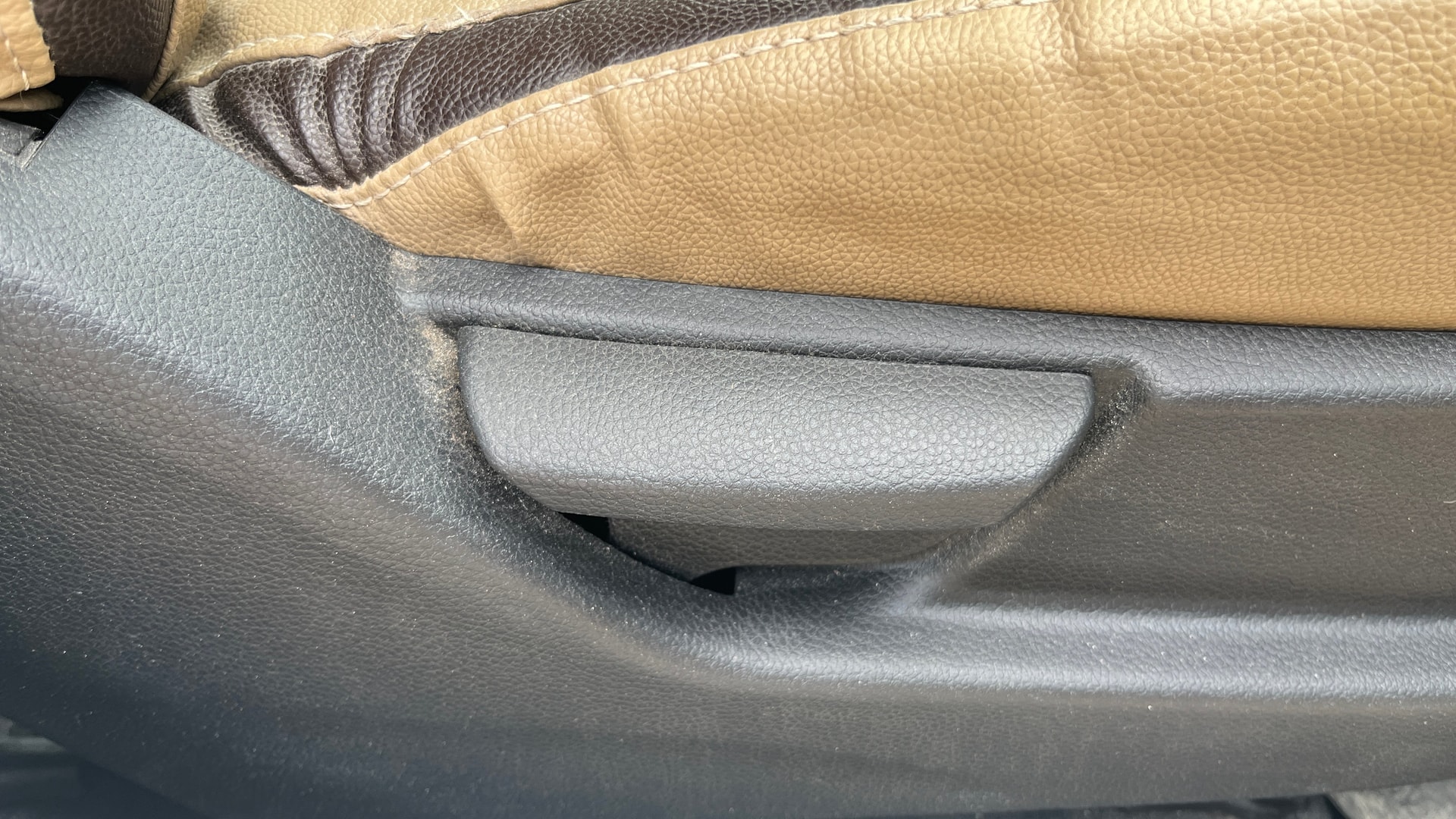 View 2016 Hyundai EON Magna Plus Image 18 Used 2016 Hyundai EON Magna Plus Image 18