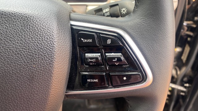 View Mahindra XUV700 Image 3 Used Mahindra XUV700 Image 3
