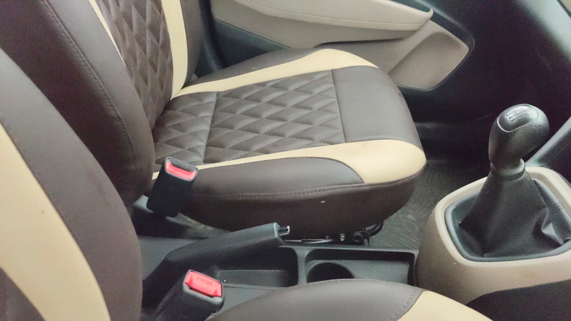View 2014 Hyundai Grand i10 Magna 1.2 Kappa VTVT Image 38 Used 2014 Hyundai Grand i10 Magna 1.2 Kappa VTVT Image 38