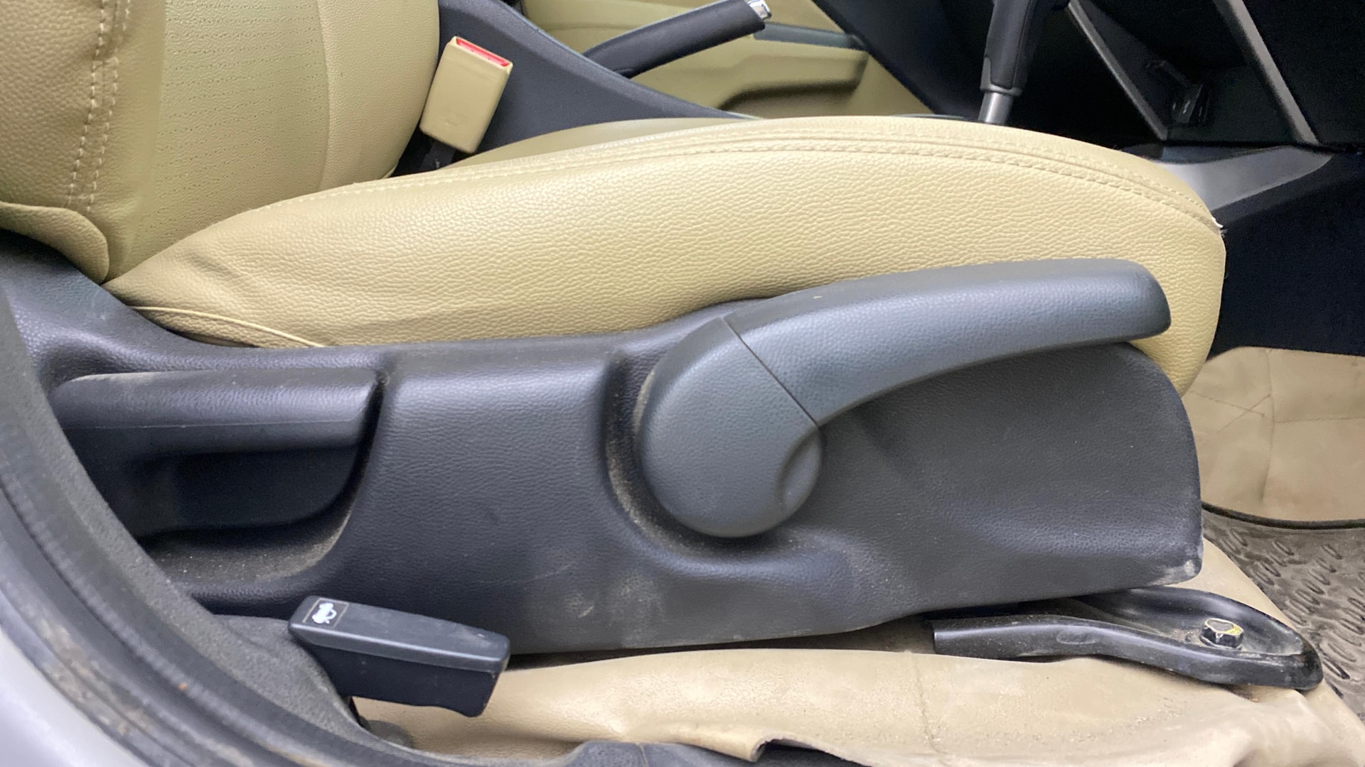 View 2014 Honda City ZX MT Diesel Anniversary Edition Image 19 Used 2014 Honda City ZX MT Diesel Anniversary Edition Image 19