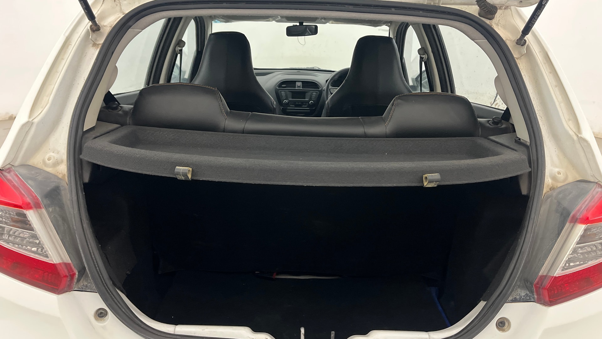 View 2018 Tata Tiago Revotorq XB Image 10 Used 2018 Tata Tiago Revotorq XB Image 10