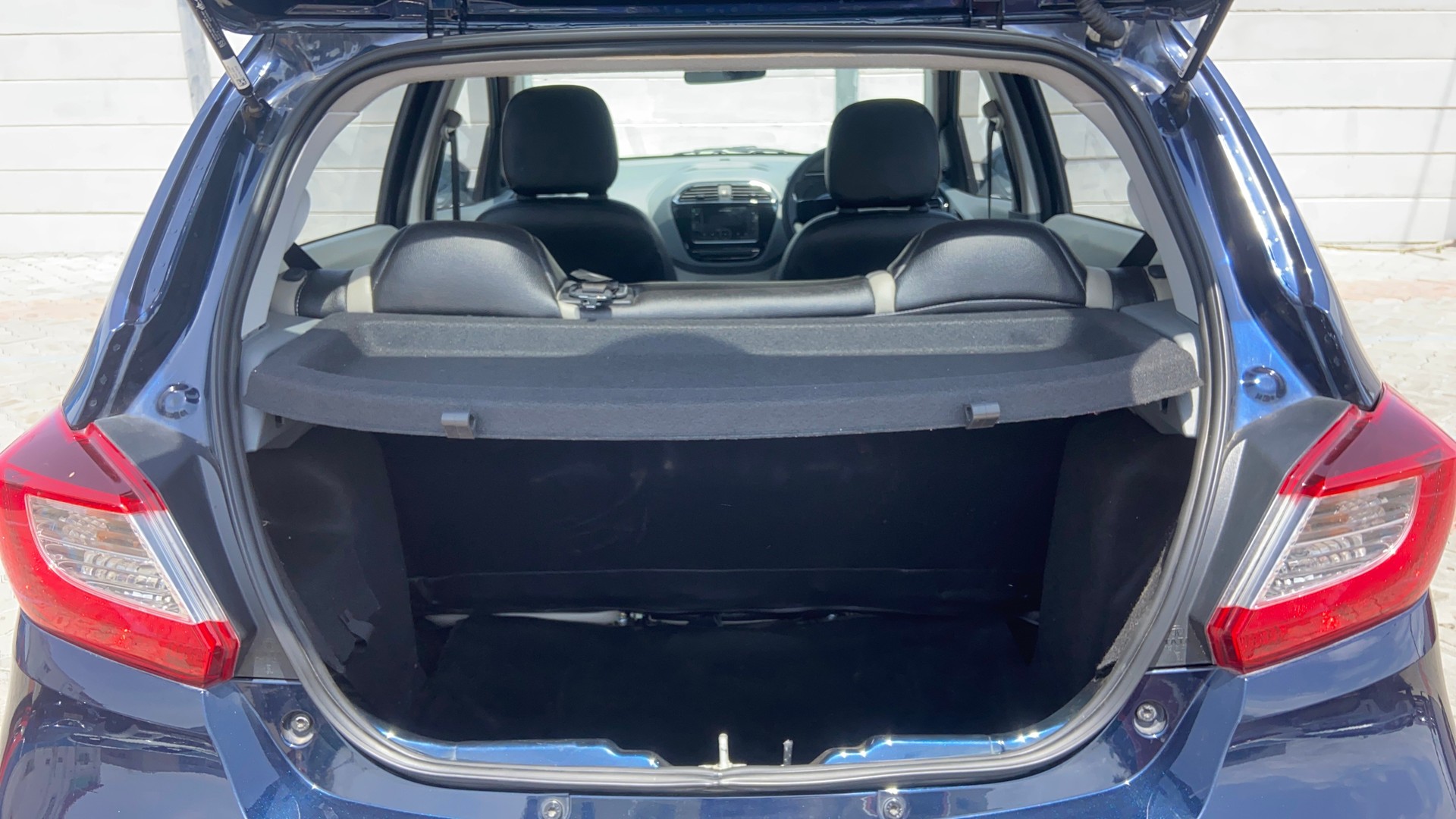 View 2025 Tata Tiago Revotorq XB Image 10 Used 2025 Tata Tiago Revotorq XB Image 10
