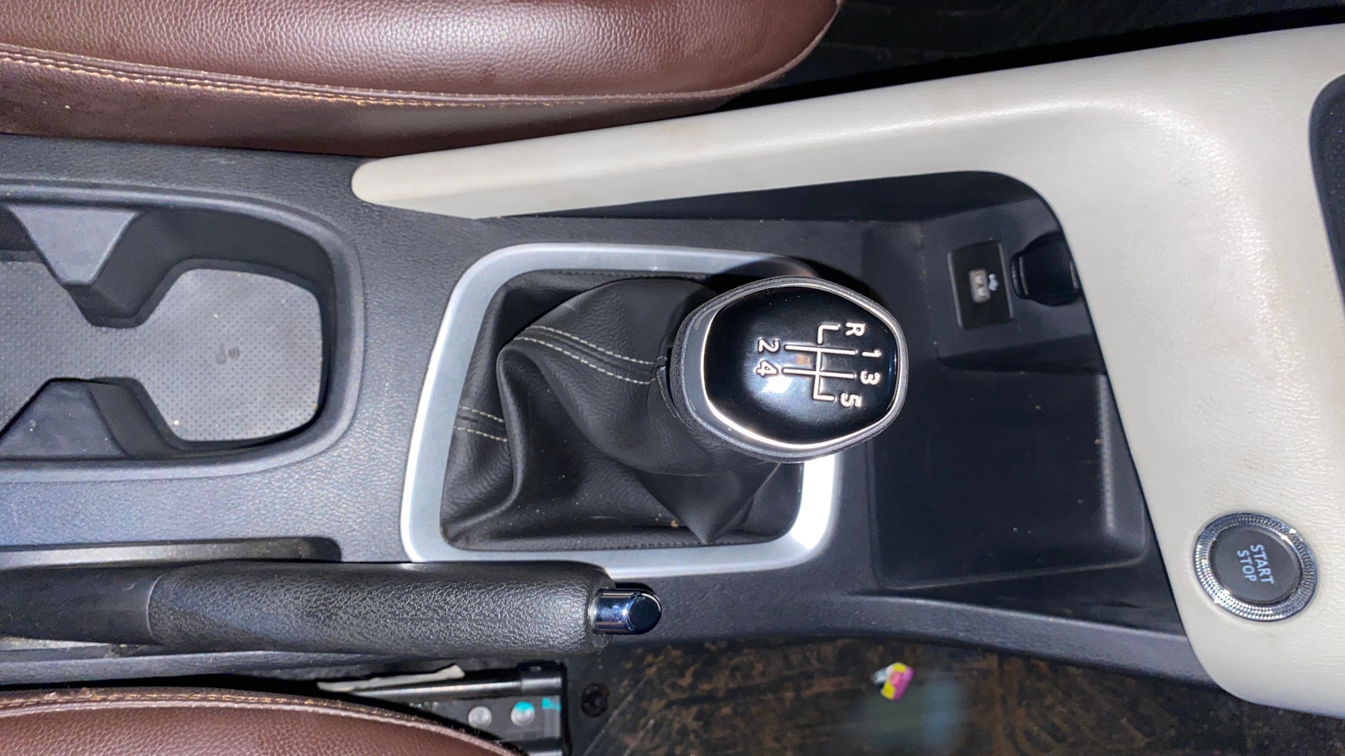 View 2022 Nissan Magnite XV Image 39 Used 2022 Nissan Magnite XV Image 39