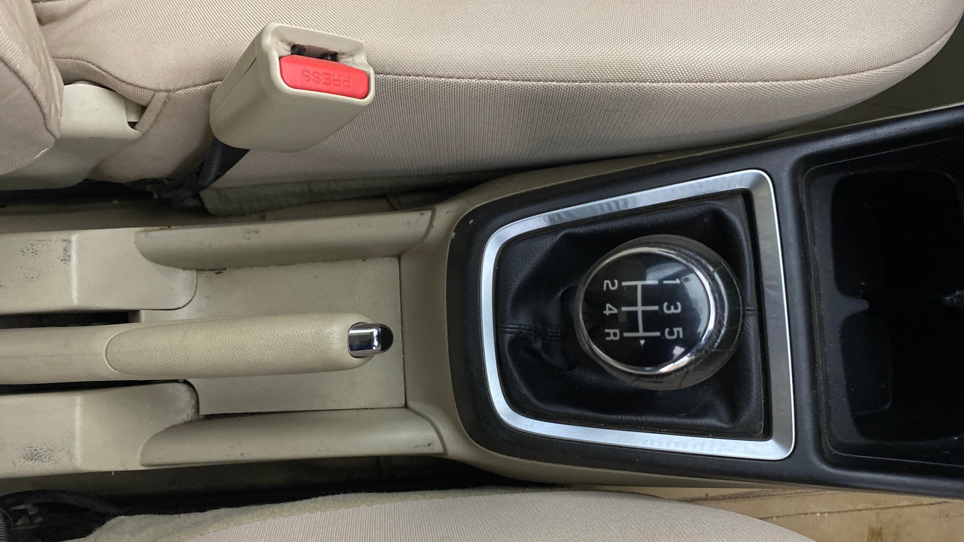 View 2019 Maruti Suzuki 1000 Base Variant Image 37 Used 2019 Maruti Suzuki 1000 Base Variant Image 37