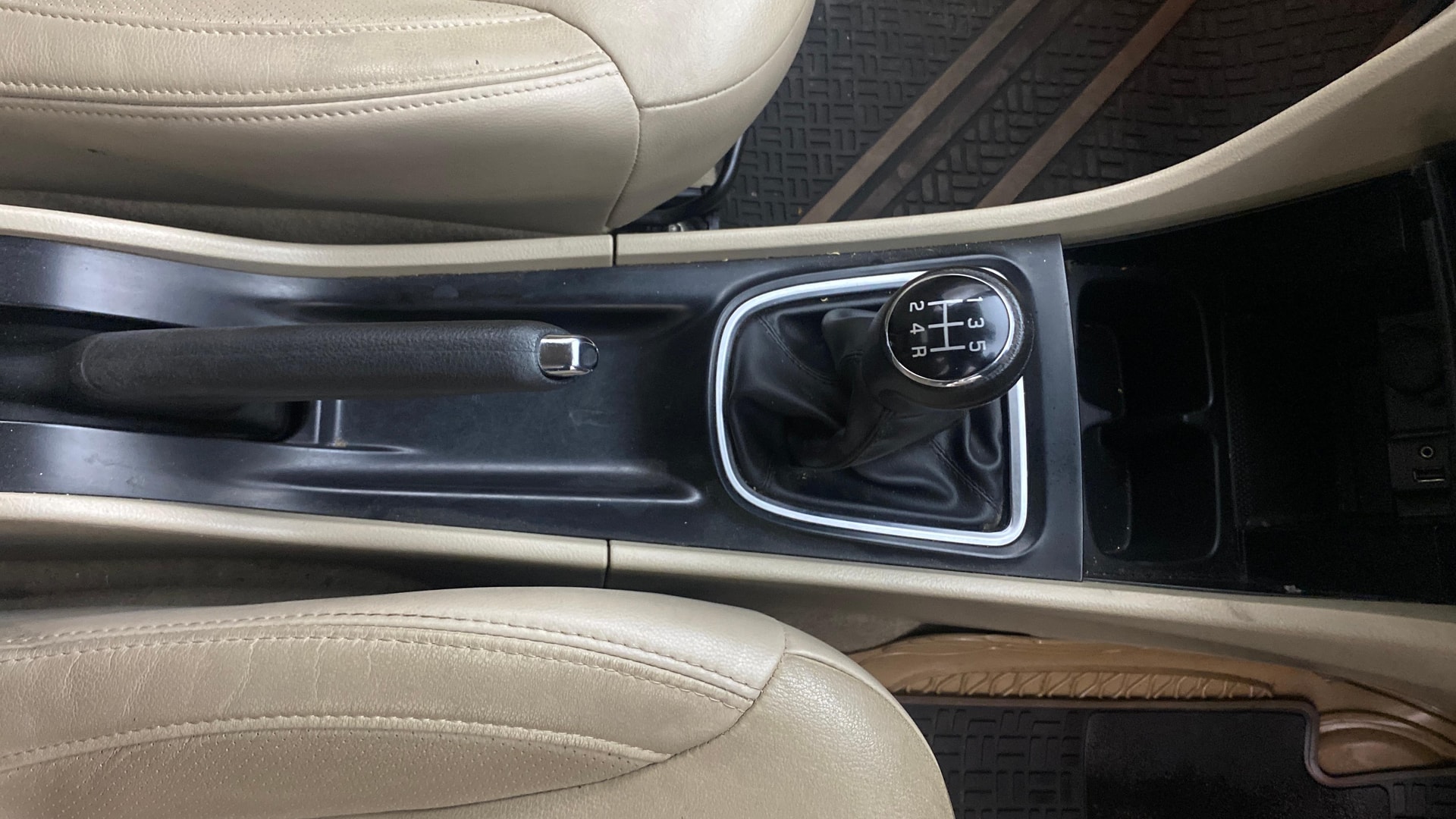 View 2019 Maruti Suzuki 1000 Base Variant Image 40 Used 2019 Maruti Suzuki 1000 Base Variant Image 40