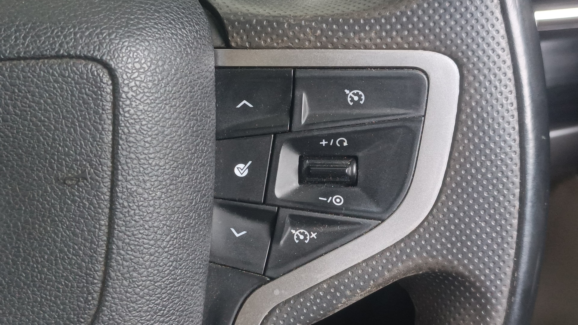 View 2021 Tata Safari XZ Image 3 Used 2021 Tata Safari XZ Image 3