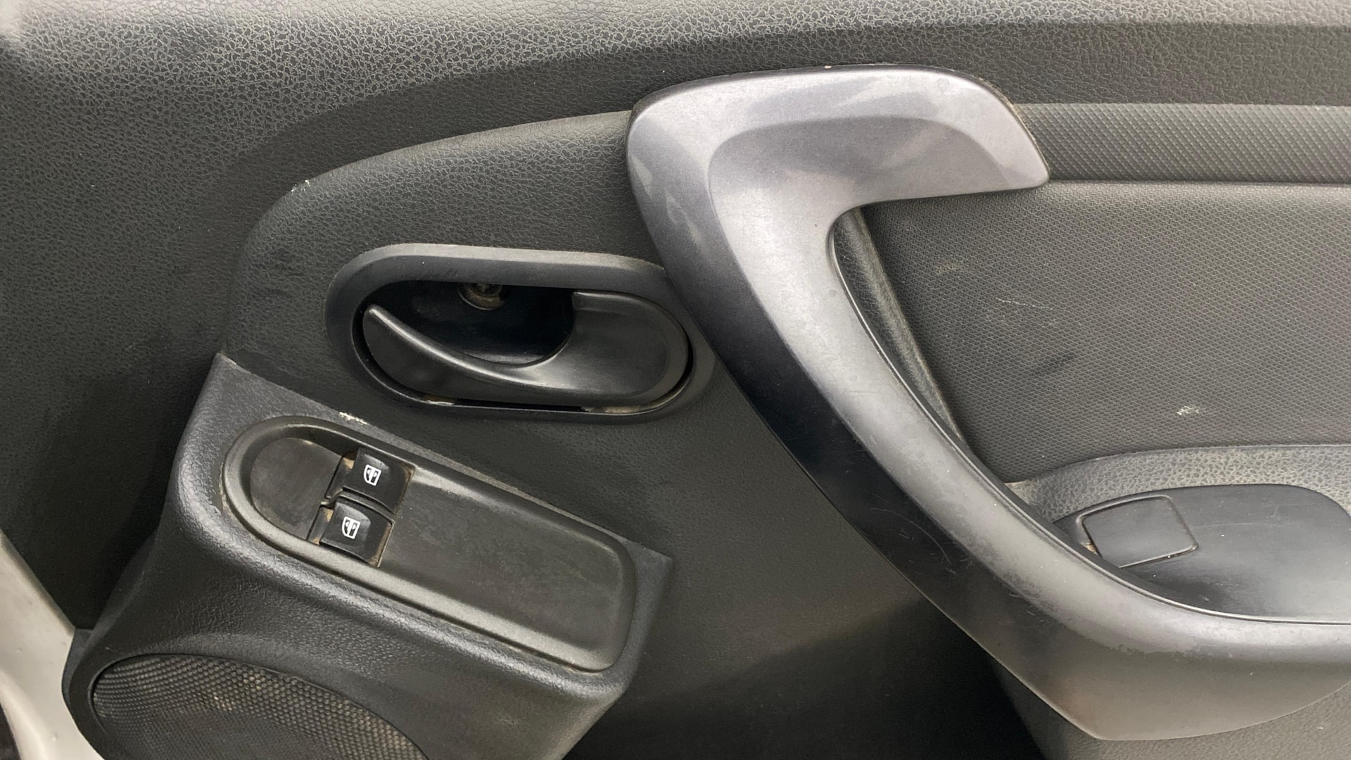 View 2015 Renault Duster Diesel 85PS RXE Image 32 Used 2015 Renault Duster Diesel 85PS RXE Image 32