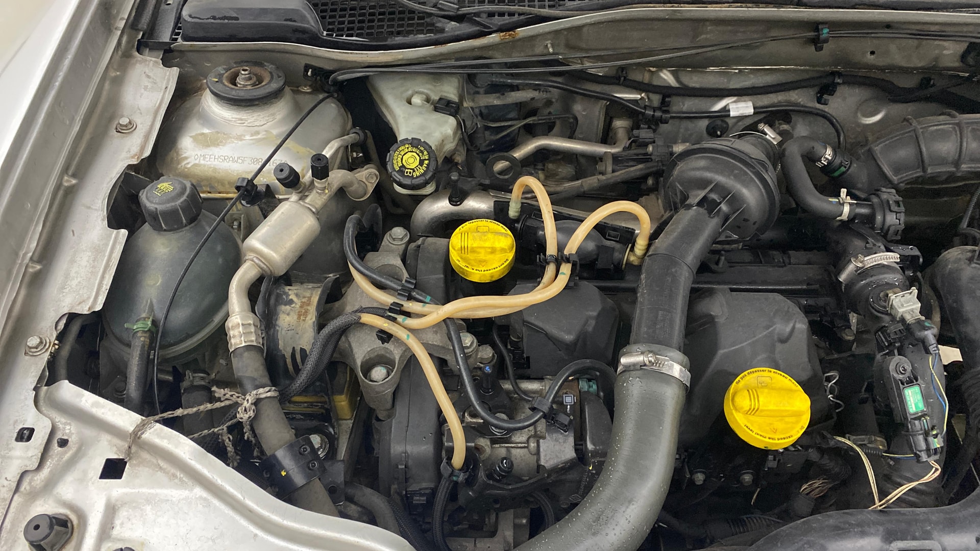 View 2015 Renault Duster Diesel 85PS RXE Image 3 Used 2015 Renault Duster Diesel 85PS RXE Image 3