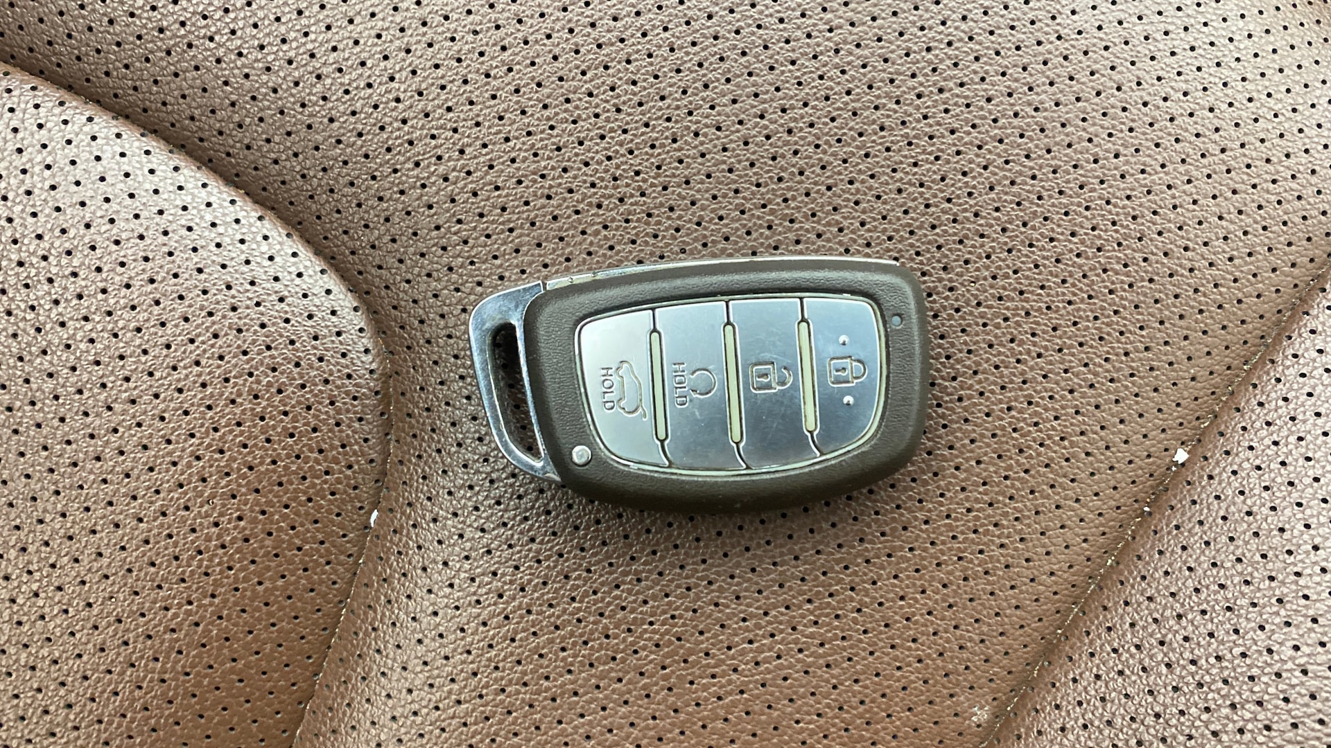 View 2022 Hyundai Alcazar Prestige 6 Seater MT Petrol Image 20 Used 2022 Hyundai Alcazar Prestige 6 Seater MT Petrol Image 20