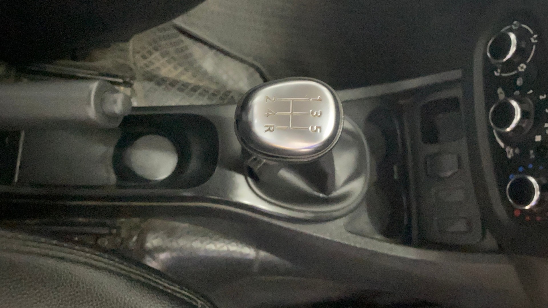 View 2020 Renault Duster Petrol RXS BS IV Image 37 Used 2020 Renault Duster Petrol RXS BS IV Image 37