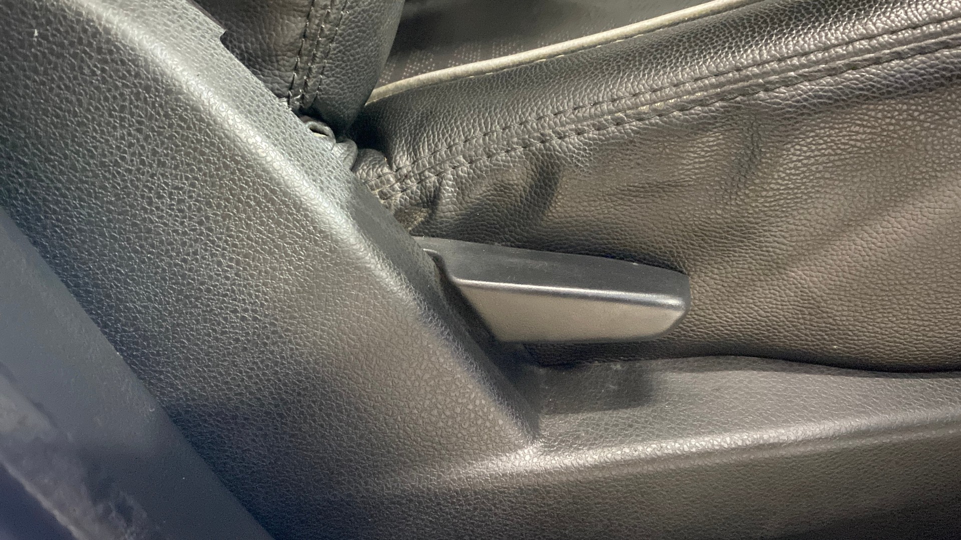 View 2020 Renault Duster Petrol RXS BS IV Image 18 Used 2020 Renault Duster Petrol RXS BS IV Image 18