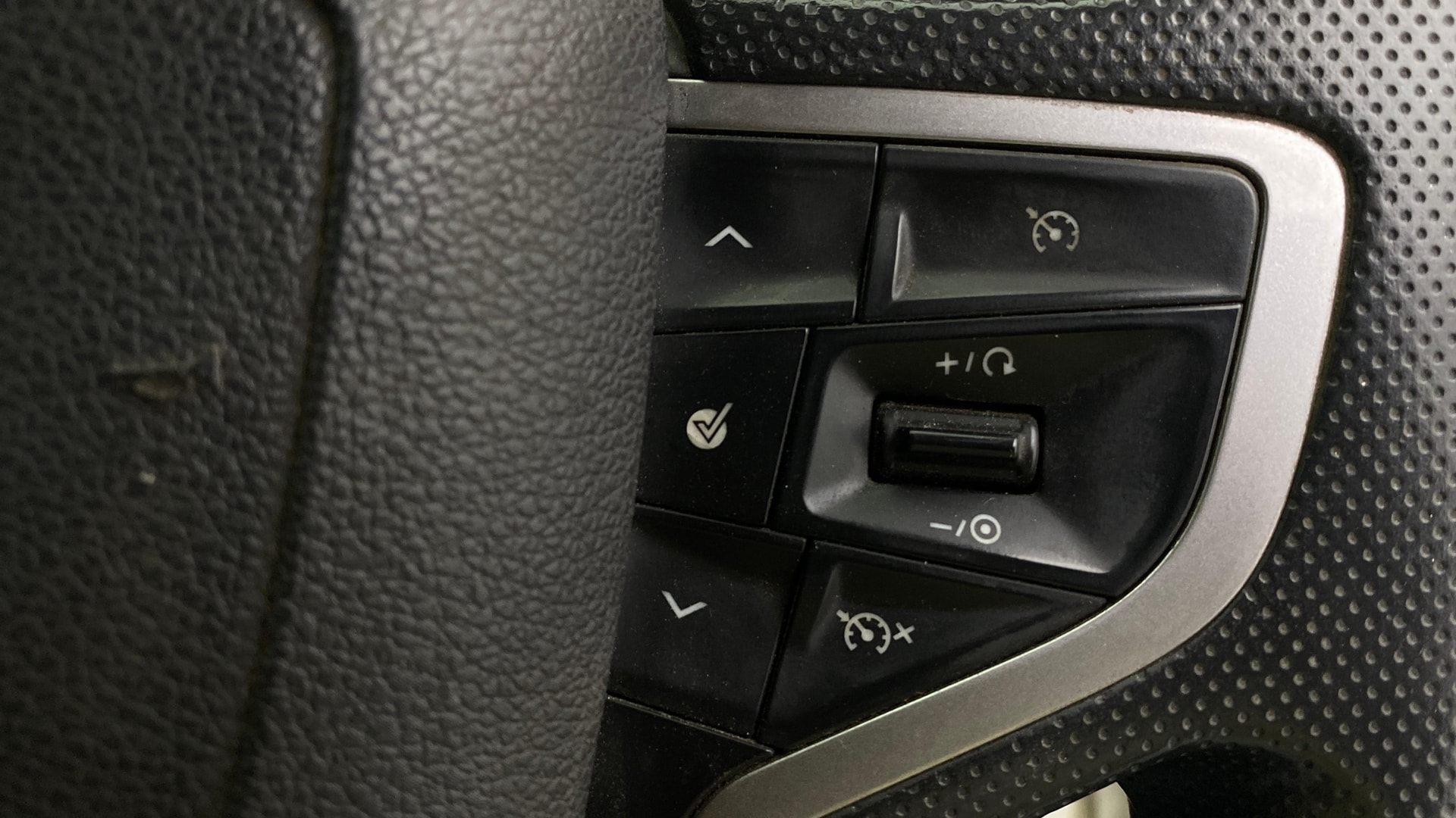 View 2019 Tata Harrier XE Image 3 Used 2019 Tata Harrier XE Image 3