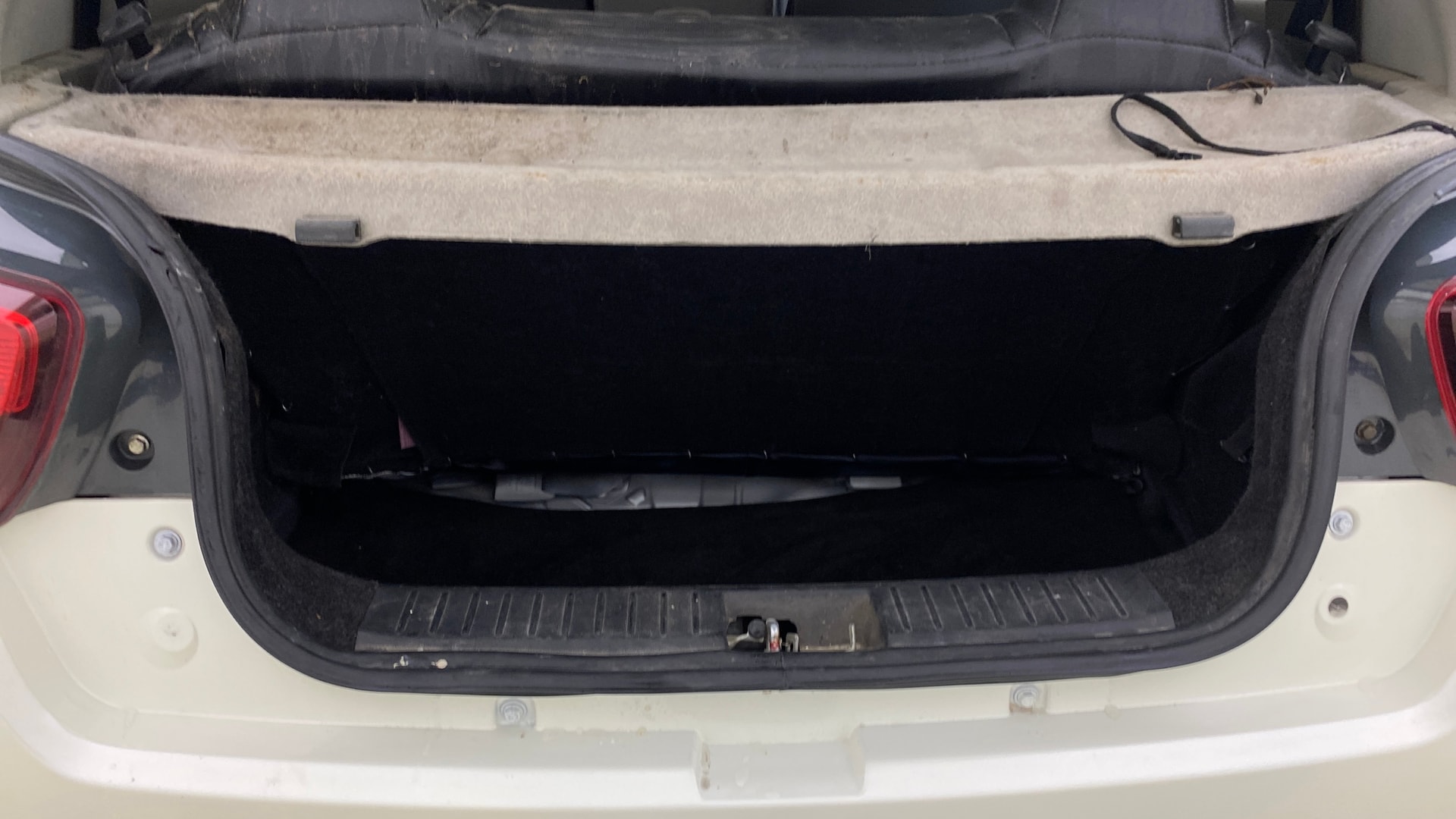 View 2017 Mahindra KUV100 K4 Plus Diesel 6 Seater BS IV Image 10 Used 2017 Mahindra KUV100 K4 Plus Diesel 6 Seater BS IV Image 10