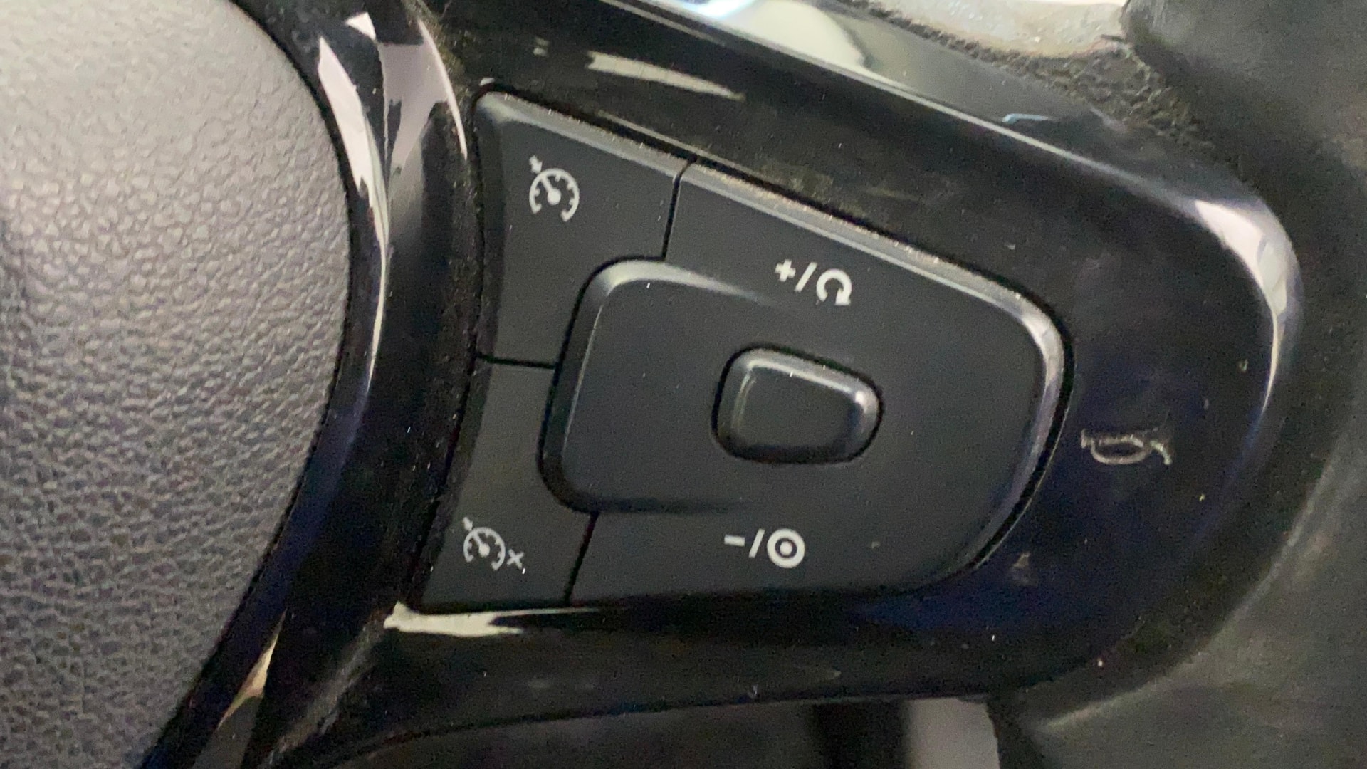 View 2020 Tata Nexon Revotron XE Image 3 Used 2020 Tata Nexon Revotron XE Image 3