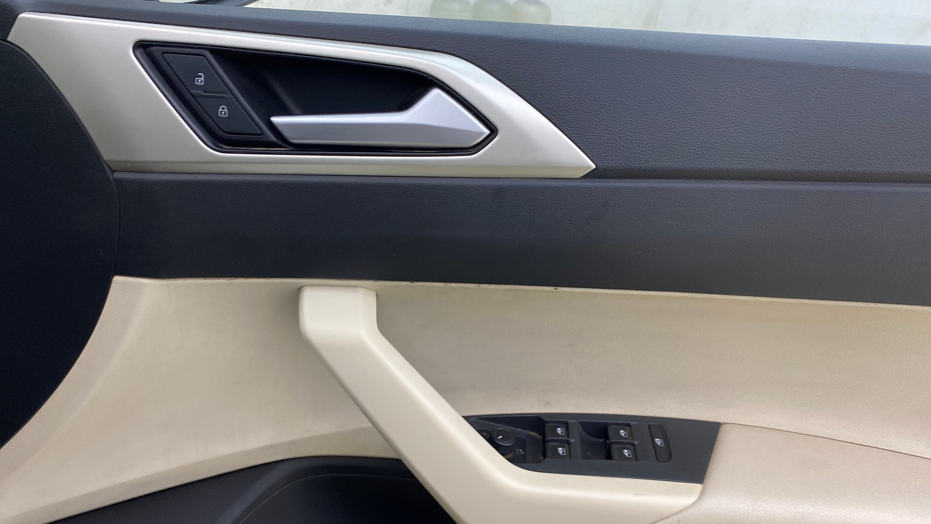 View 2023 Volkswagen Virtus Topline 1.0 TSI MT Image 38 Used 2023 Volkswagen Virtus Topline 1.0 TSI MT Image 38