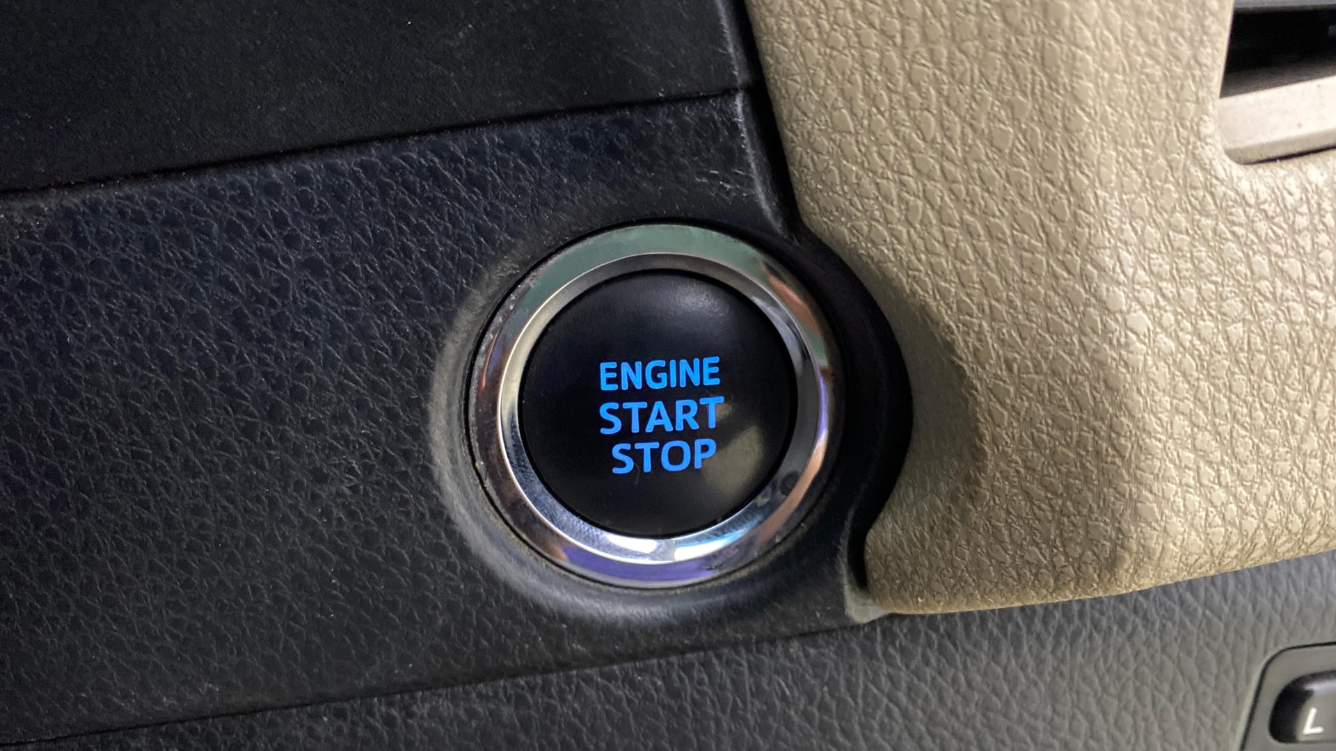 View 2015 Toyota Corolla Altis 1.8 VL AT Image 33 Used 2015 Toyota Corolla Altis 1.8 VL AT Image 33