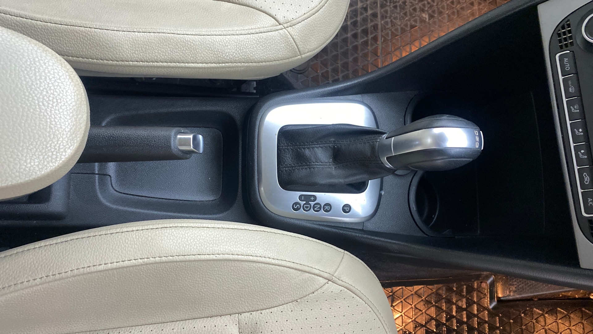 View 2019 Volkswagen Vento 1.2 L TSI Comfortline Petrol AT Image 39 Used 2019 Volkswagen Vento 1.2 L TSI Comfortline Petrol AT Image 39